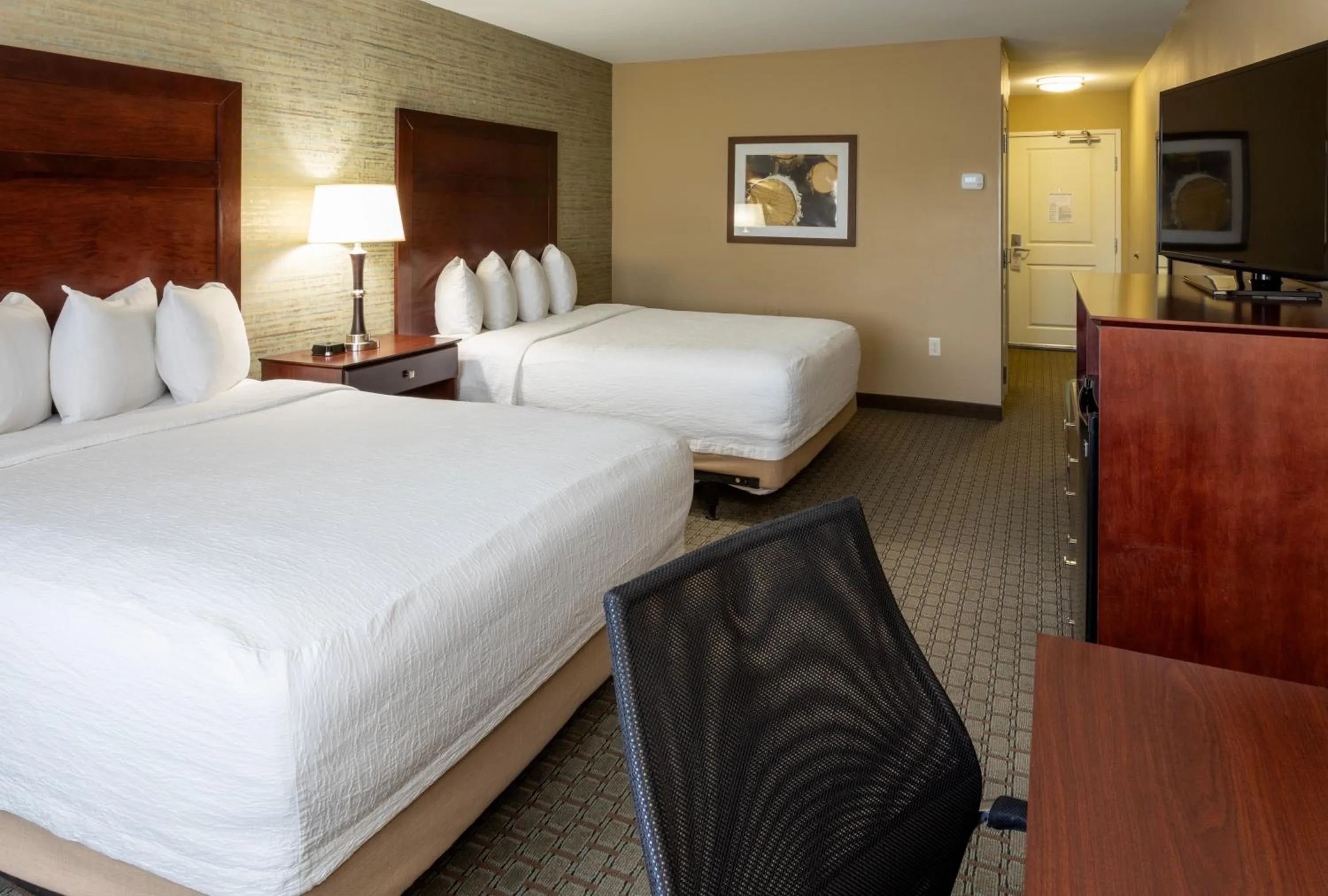 TV and multimedia, Bed in GrandStay Hotel & Suites - Morris