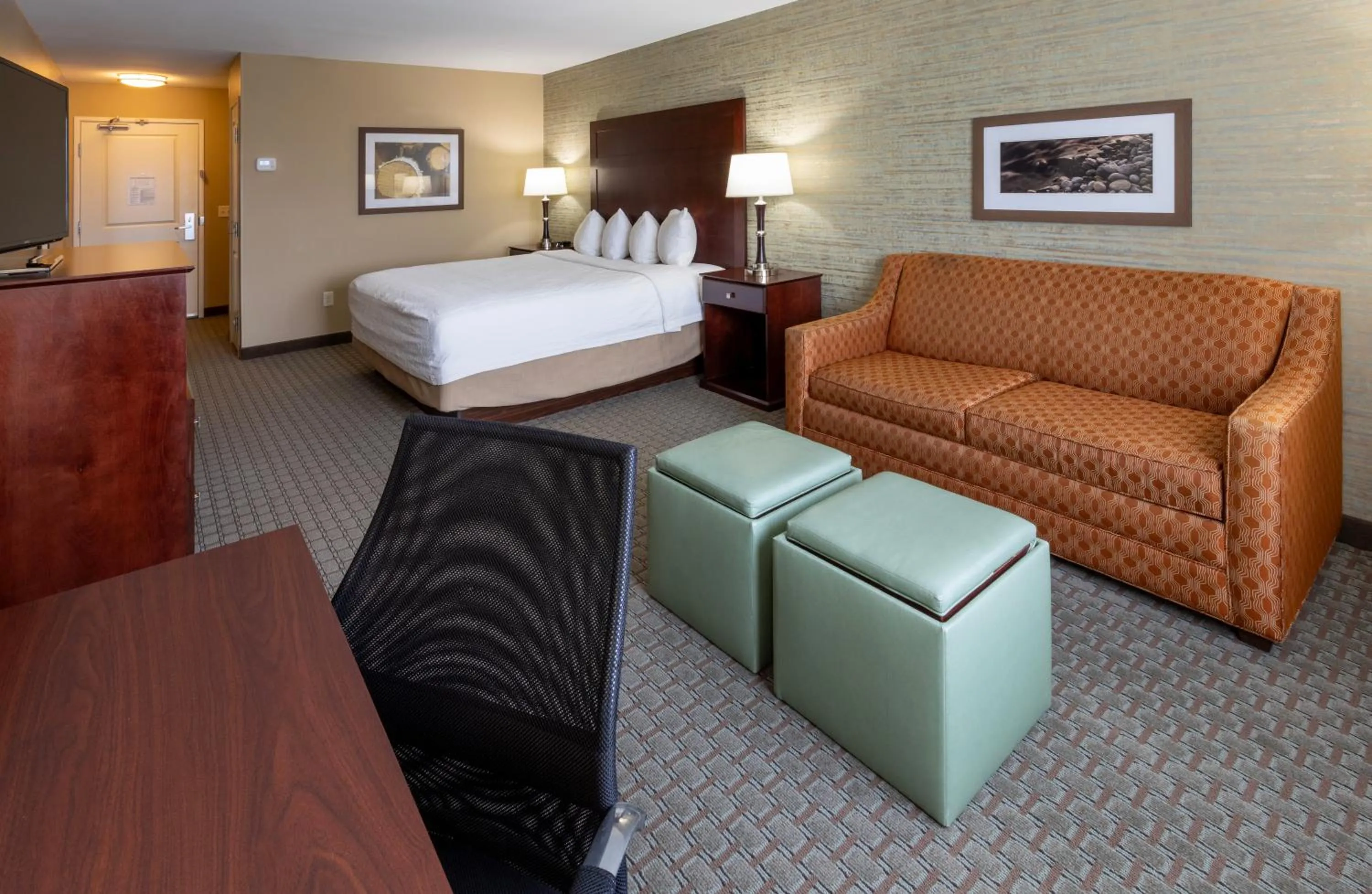 TV and multimedia, Bed in GrandStay Hotel & Suites - Morris