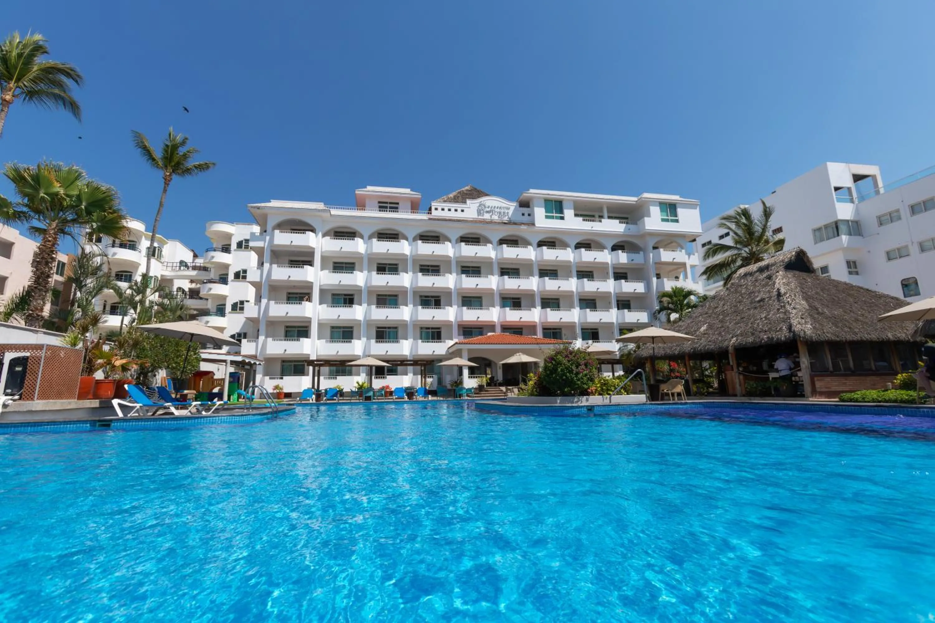 Property building in Torreblanca Beach Hotel and Suites Guayabitos - Desayuno y Comida Incluido