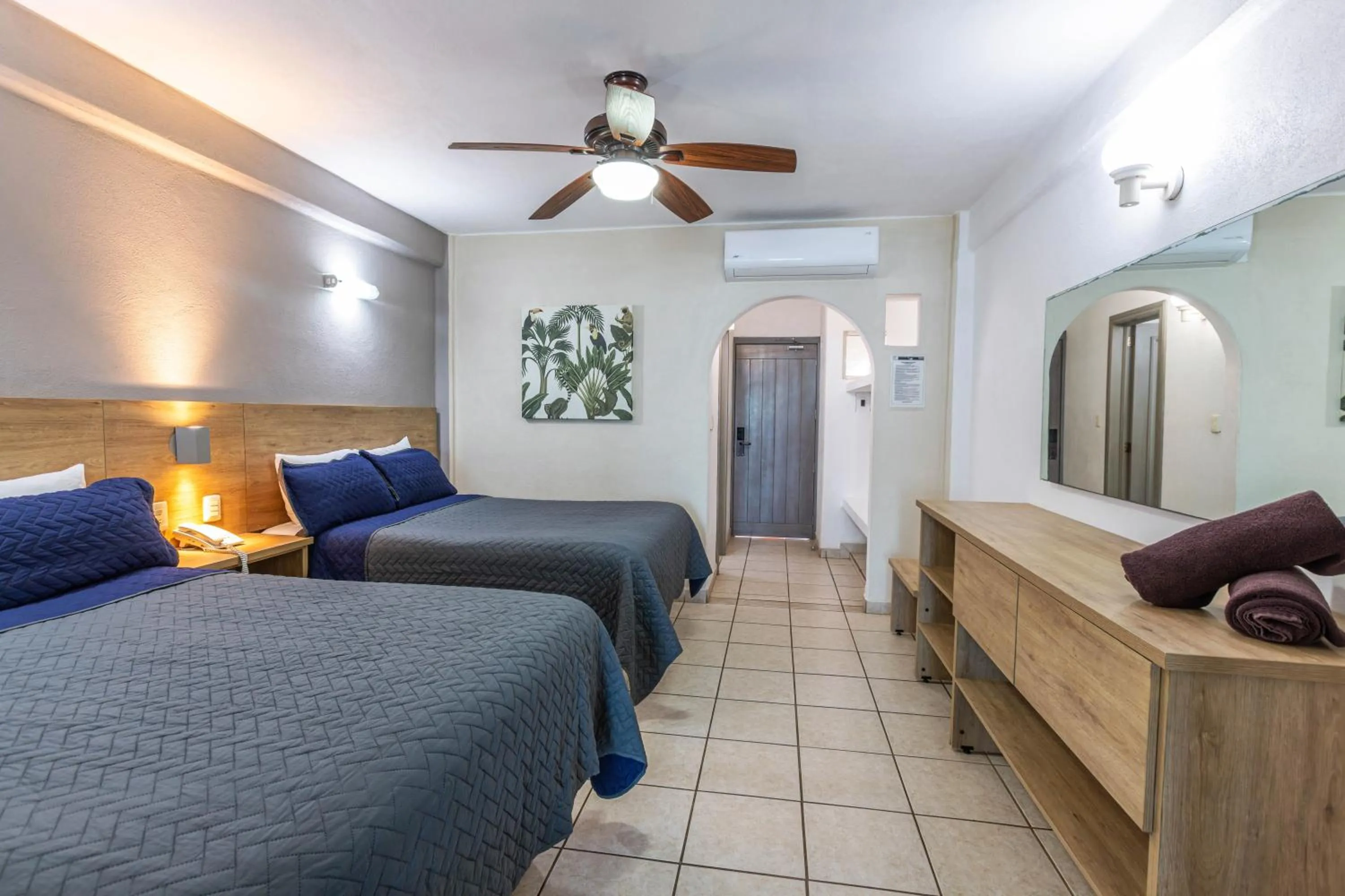 Bed in Torreblanca Beach Hotel and Suites Guayabitos - Desayuno y Comida Incluido