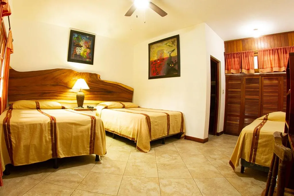 Photo of the whole room, Bed in Hotel Dos Mundos Panajachel