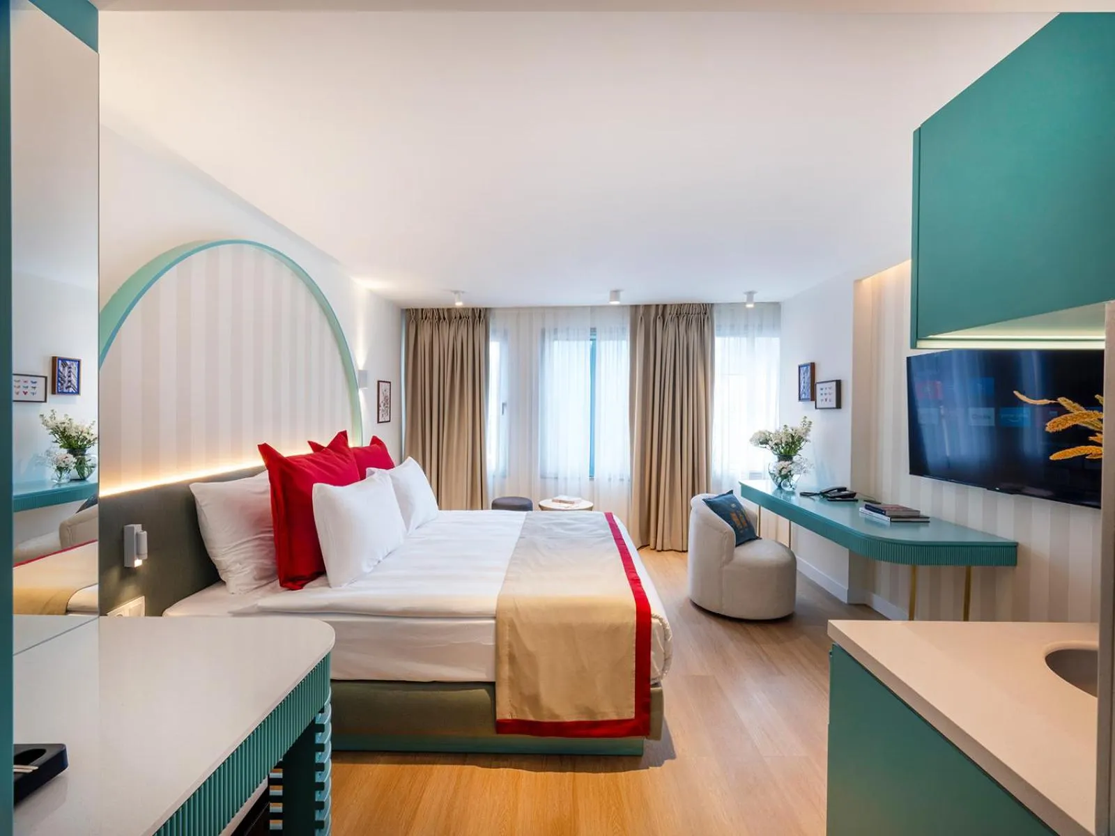 Bed in Taksim Juno Residences