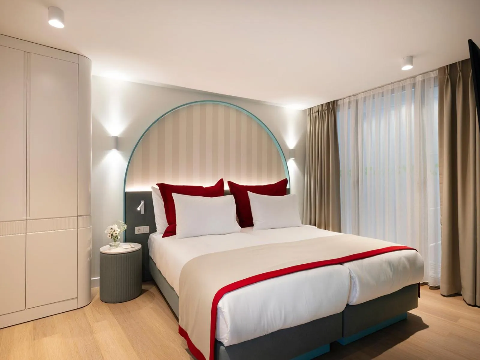 Bed in Taksim Juno Residences