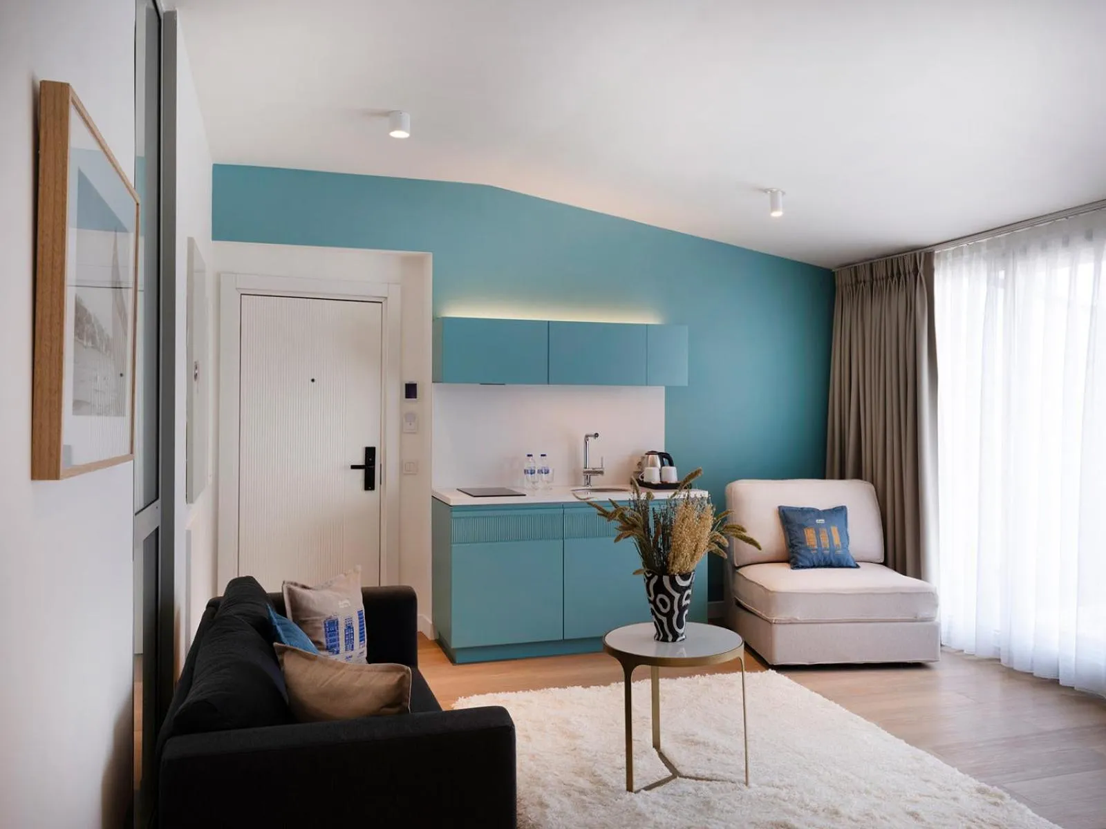 Kitchen or kitchenette, Bed in Taksim Juno Residences