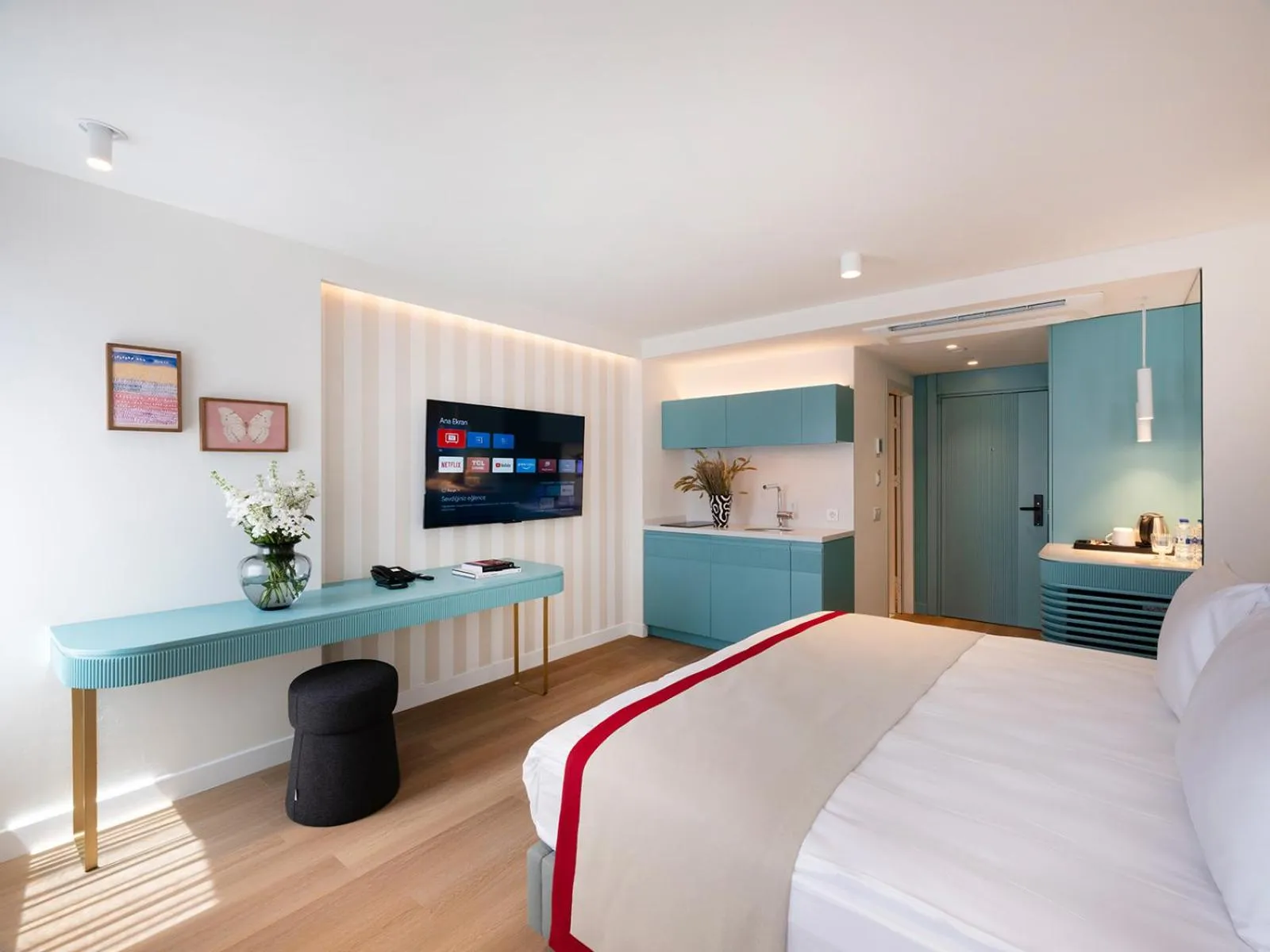 Bed in Taksim Juno Residences
