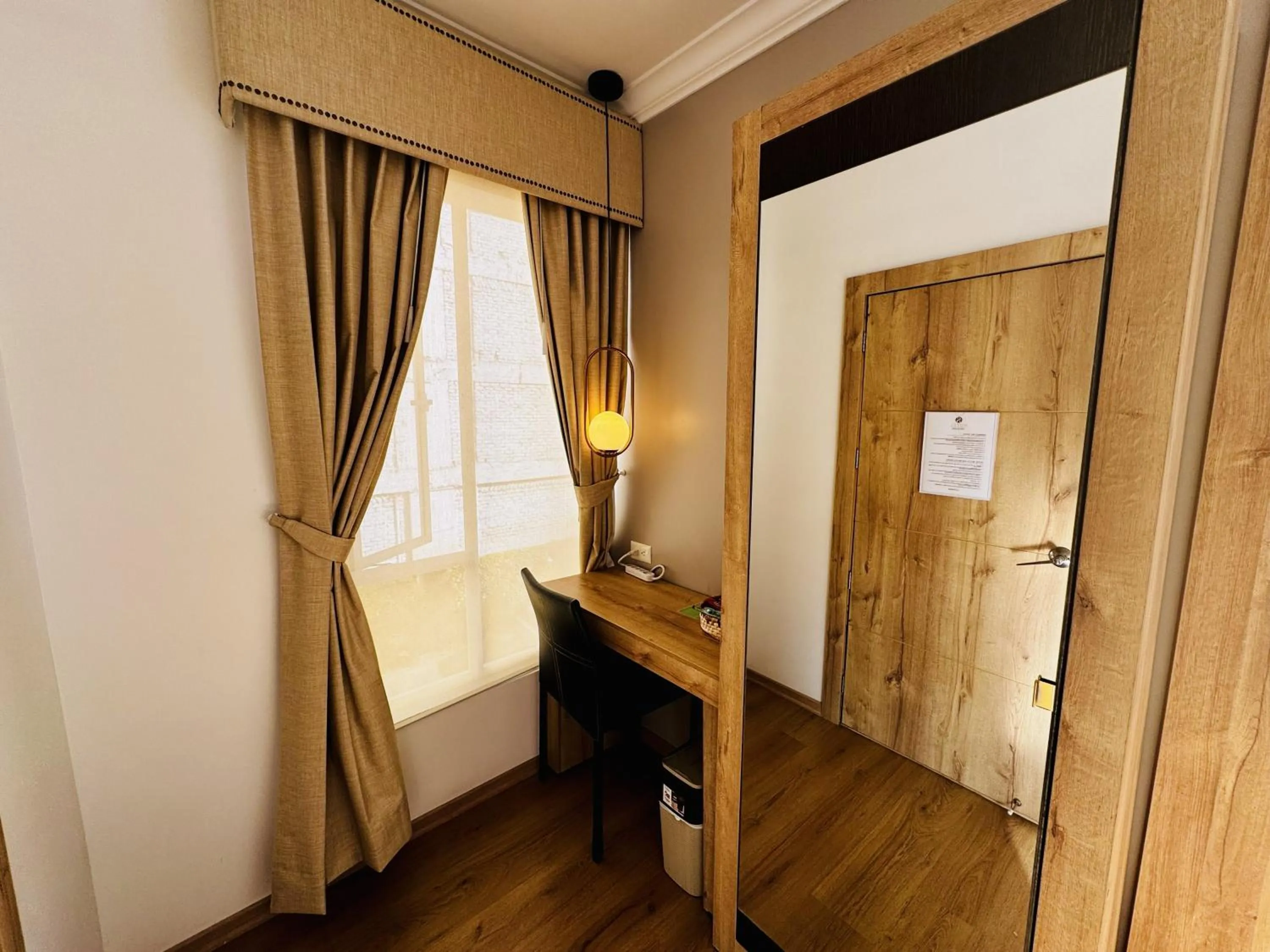 wardrobe, Bed in Hotel Shalom