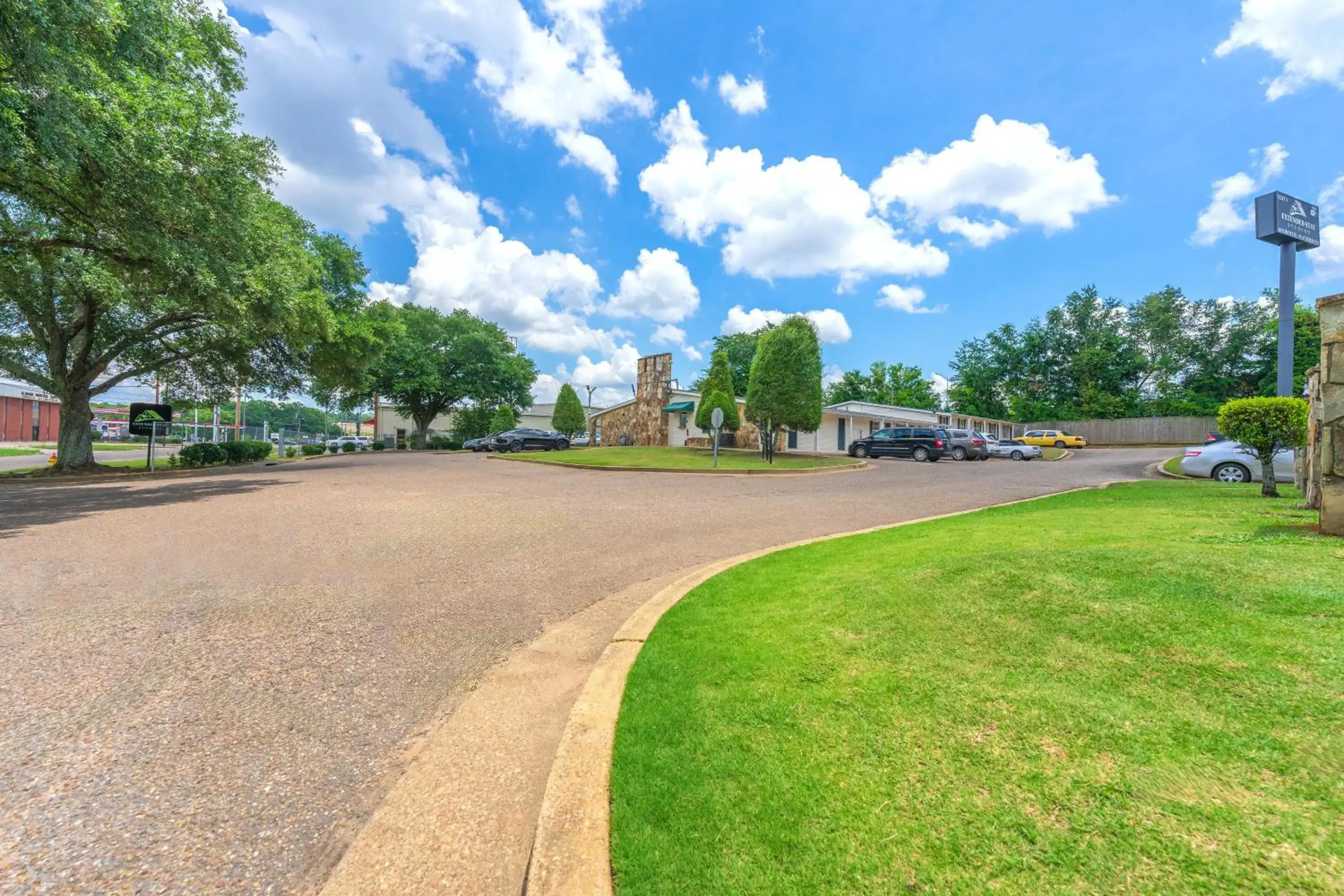 Property building in Extended Stay Studios Property building in Extended Stay Studios