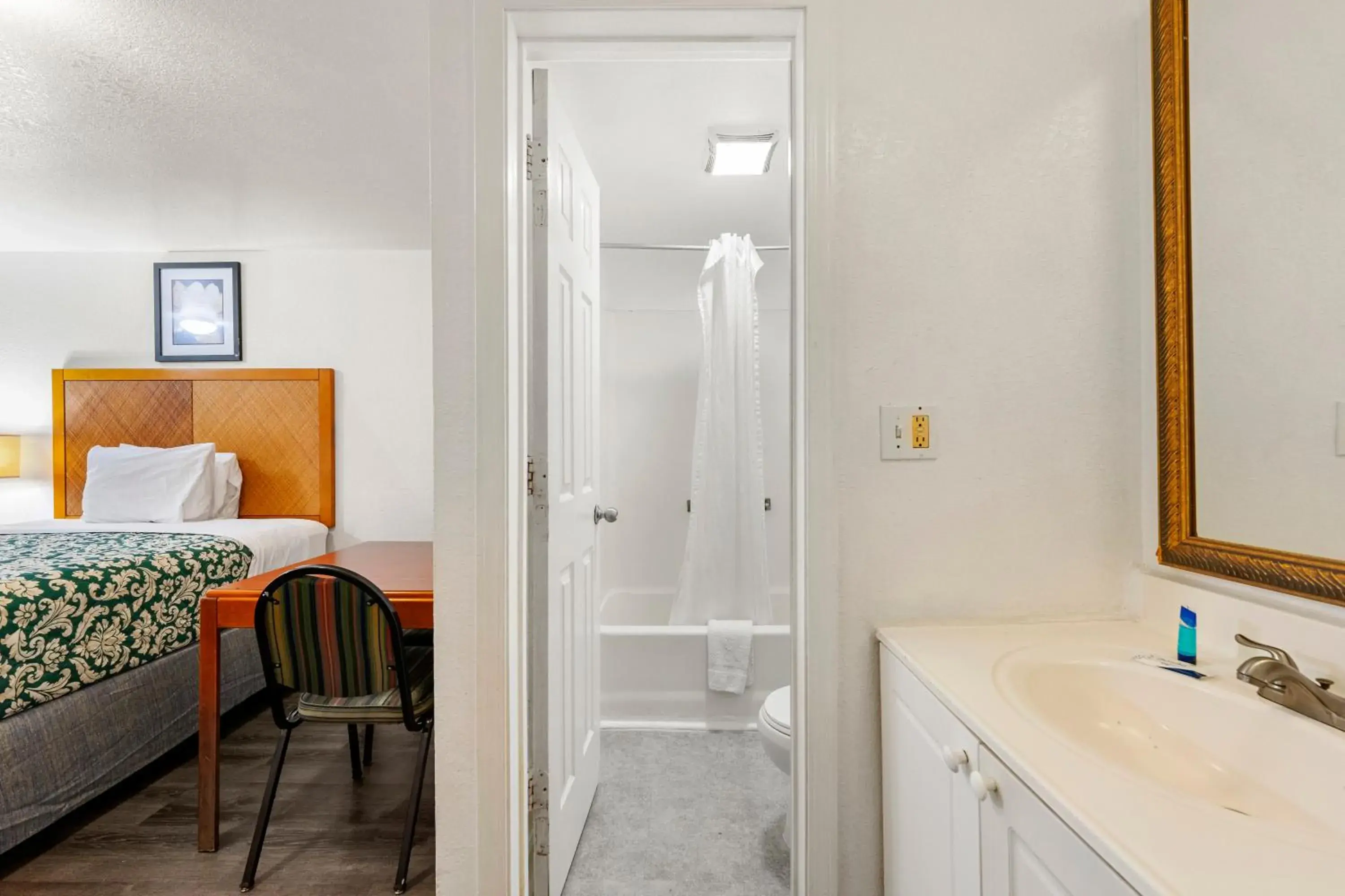 Bed in Extended Stay Studios Bed in Extended Stay Studios