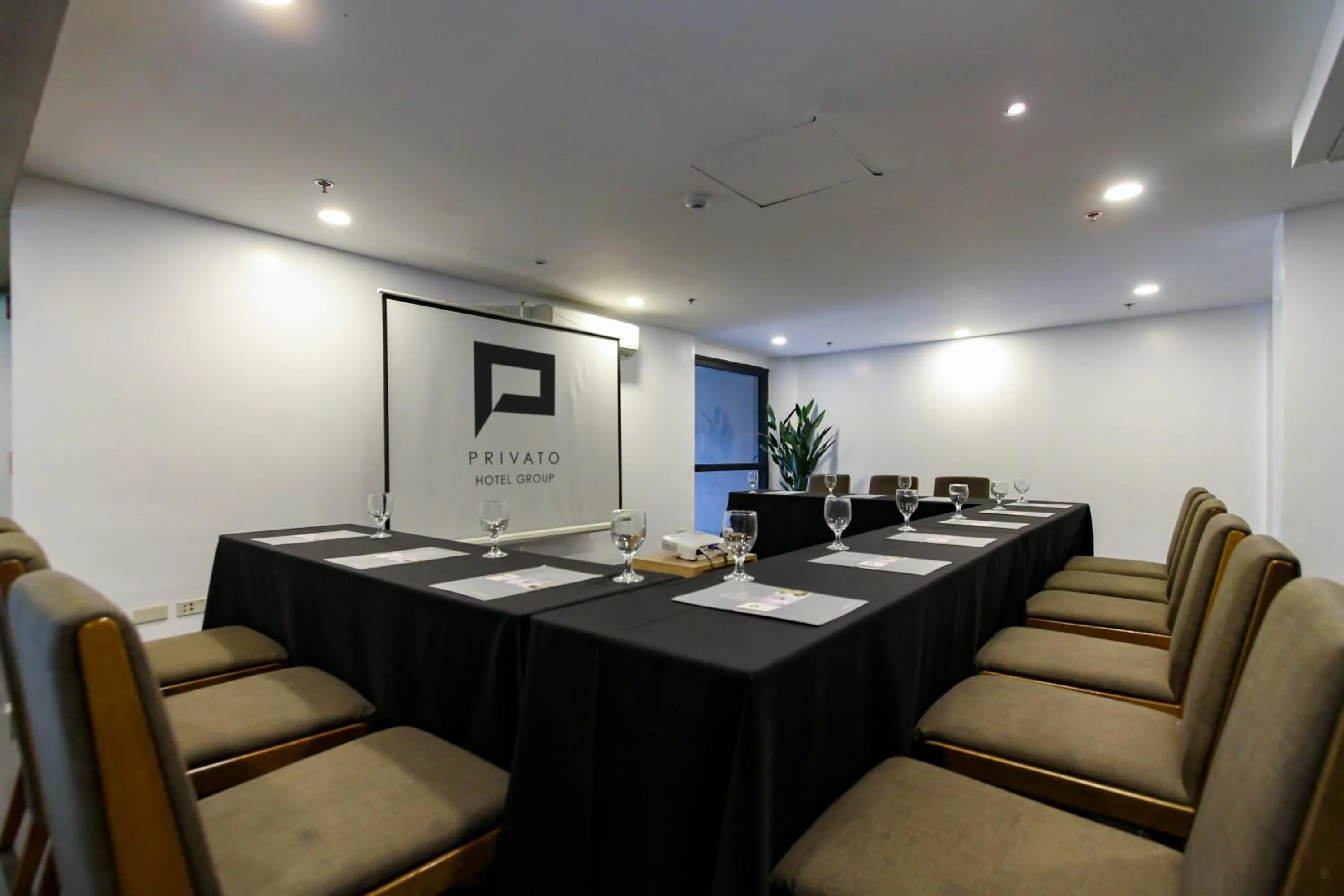 Business facilities in Privato Quezon City