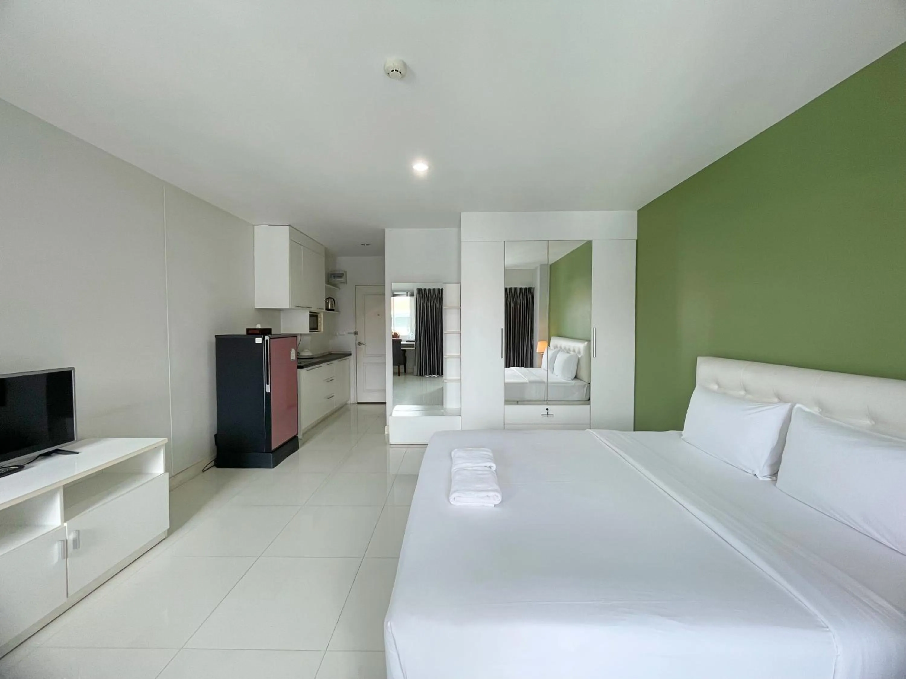 Bed in Baan Pattaya by Sabai