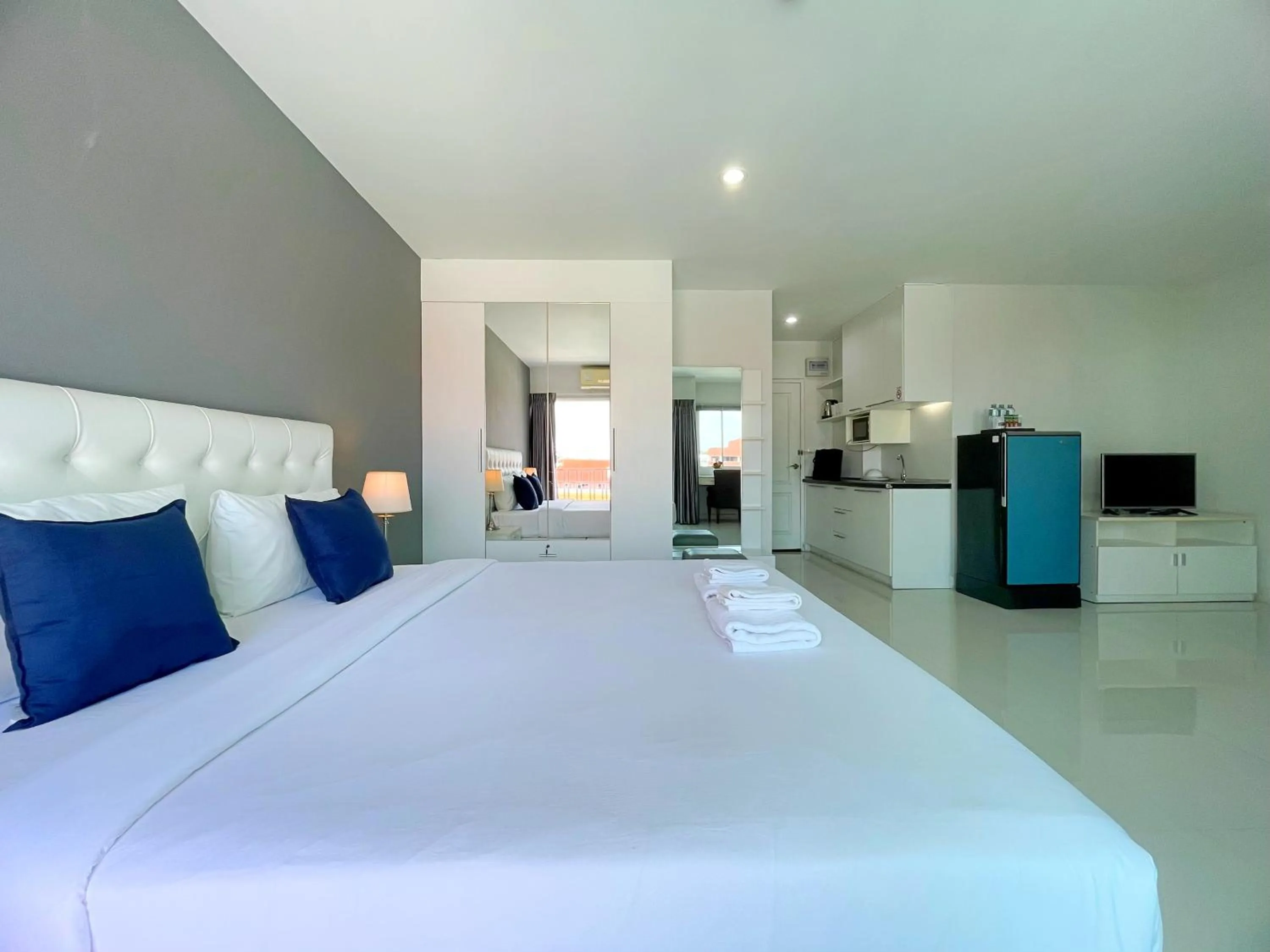 Bed in Baan Pattaya by Sabai