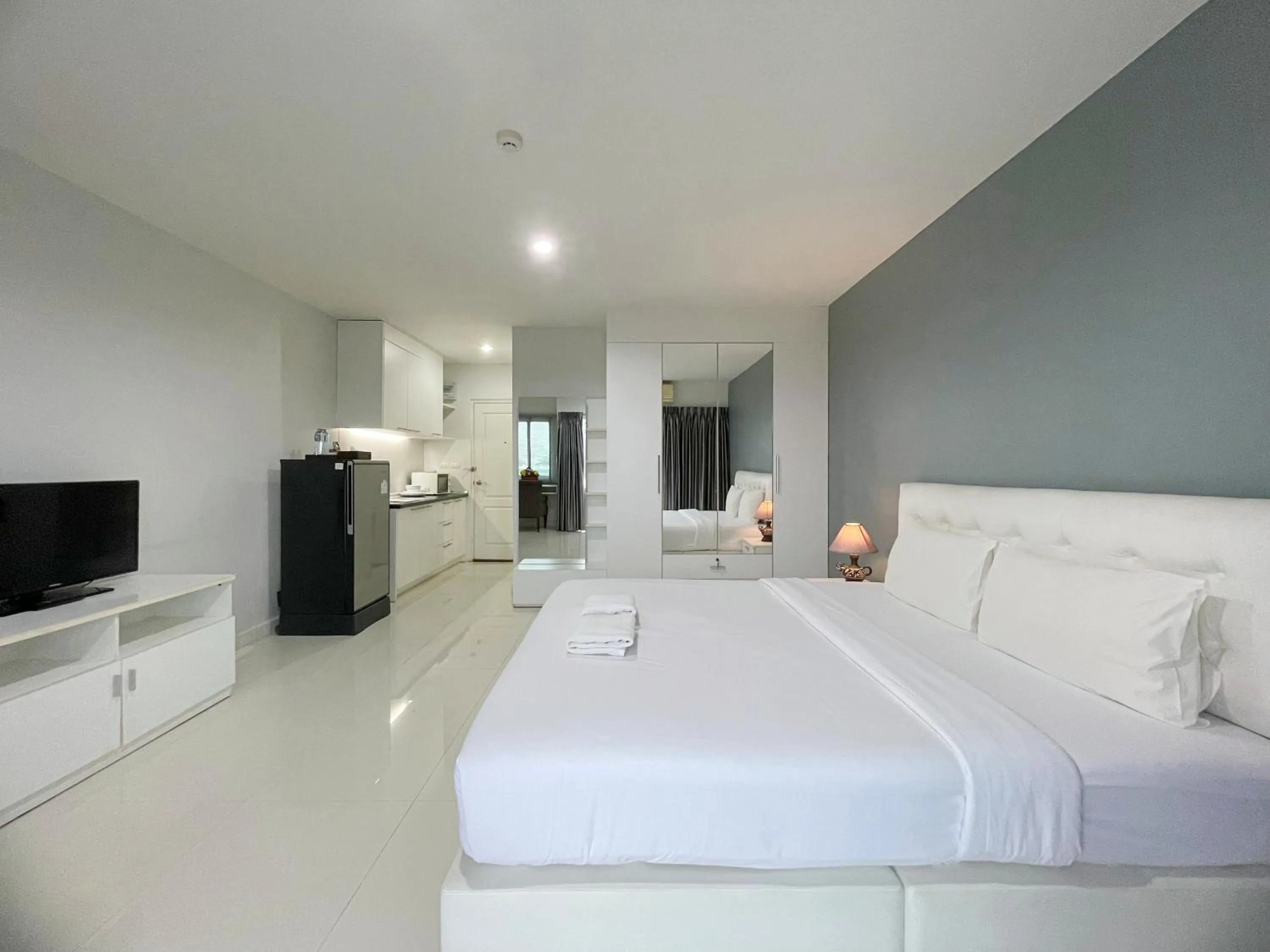Bed in Baan Pattaya by Sabai