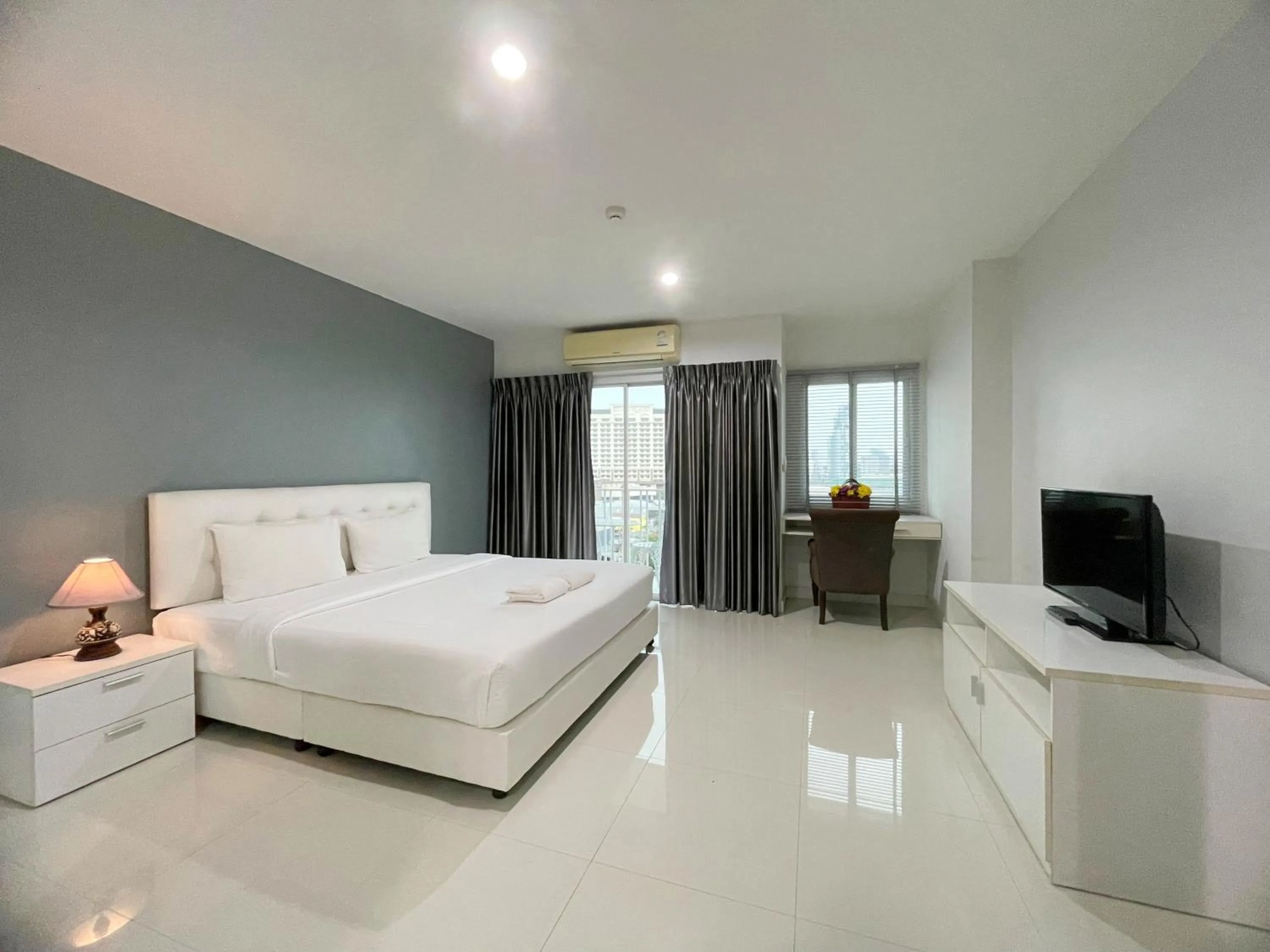 Bed in Baan Pattaya by Sabai
