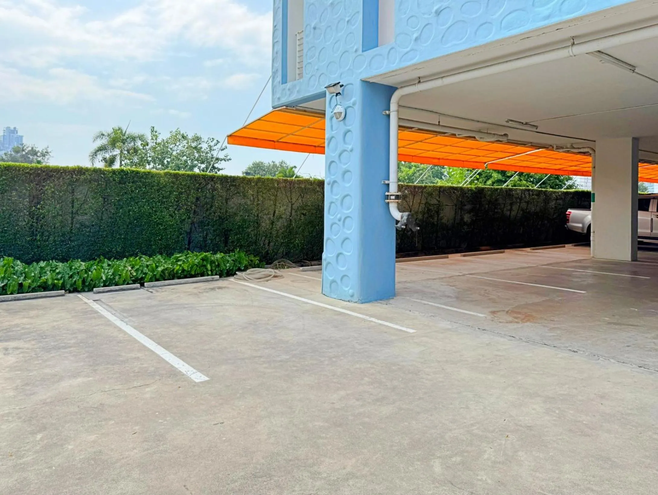 Parking in Baan Pattaya by Sabai