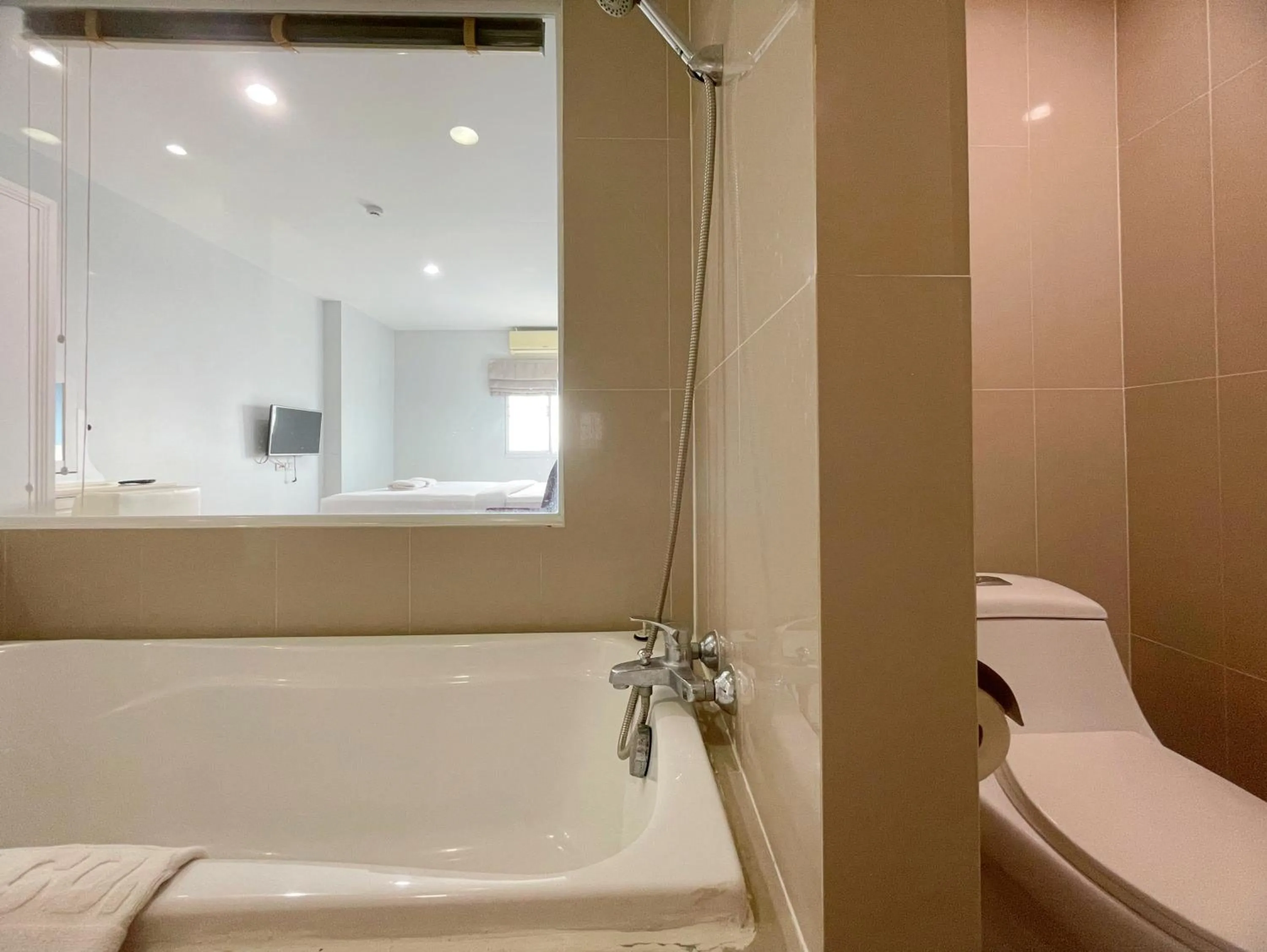 Bath in Baan Pattaya by Sabai