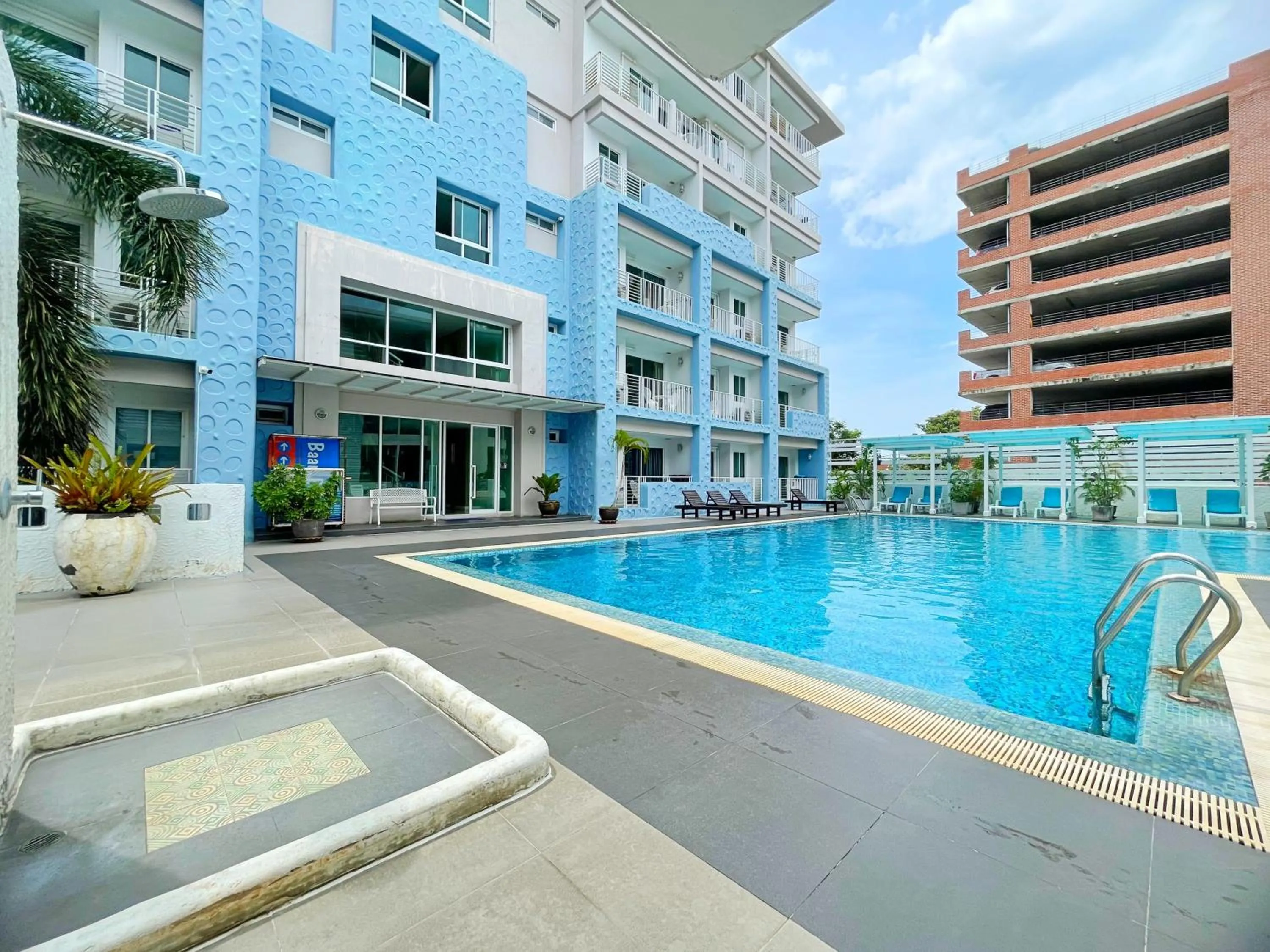 Pool view in Baan Pattaya by Sabai