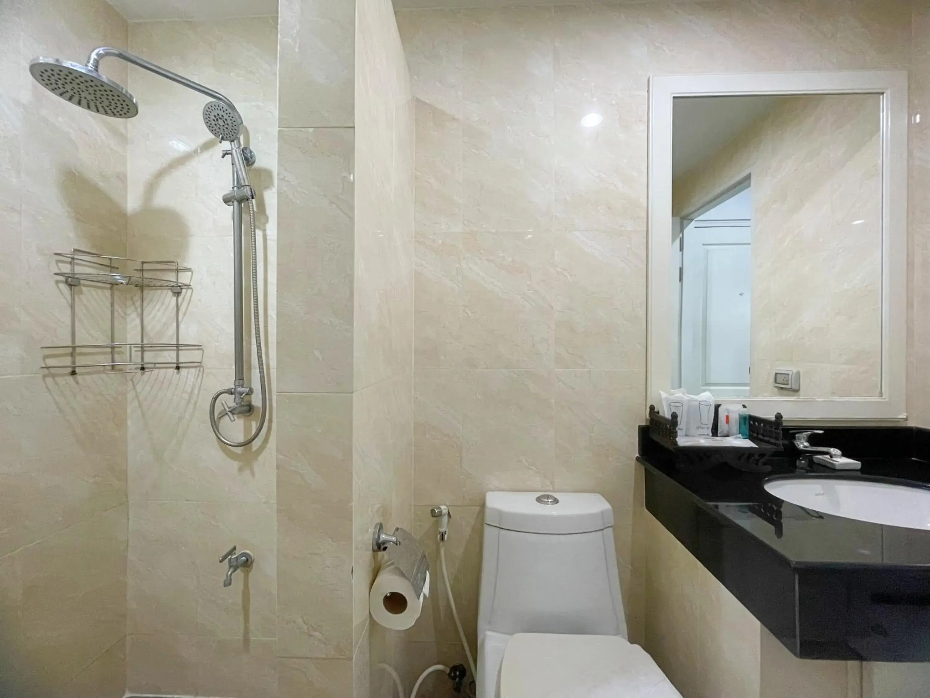 Bathroom in Baan Pattaya by Sabai Bathroom in Baan Pattaya by Sabai