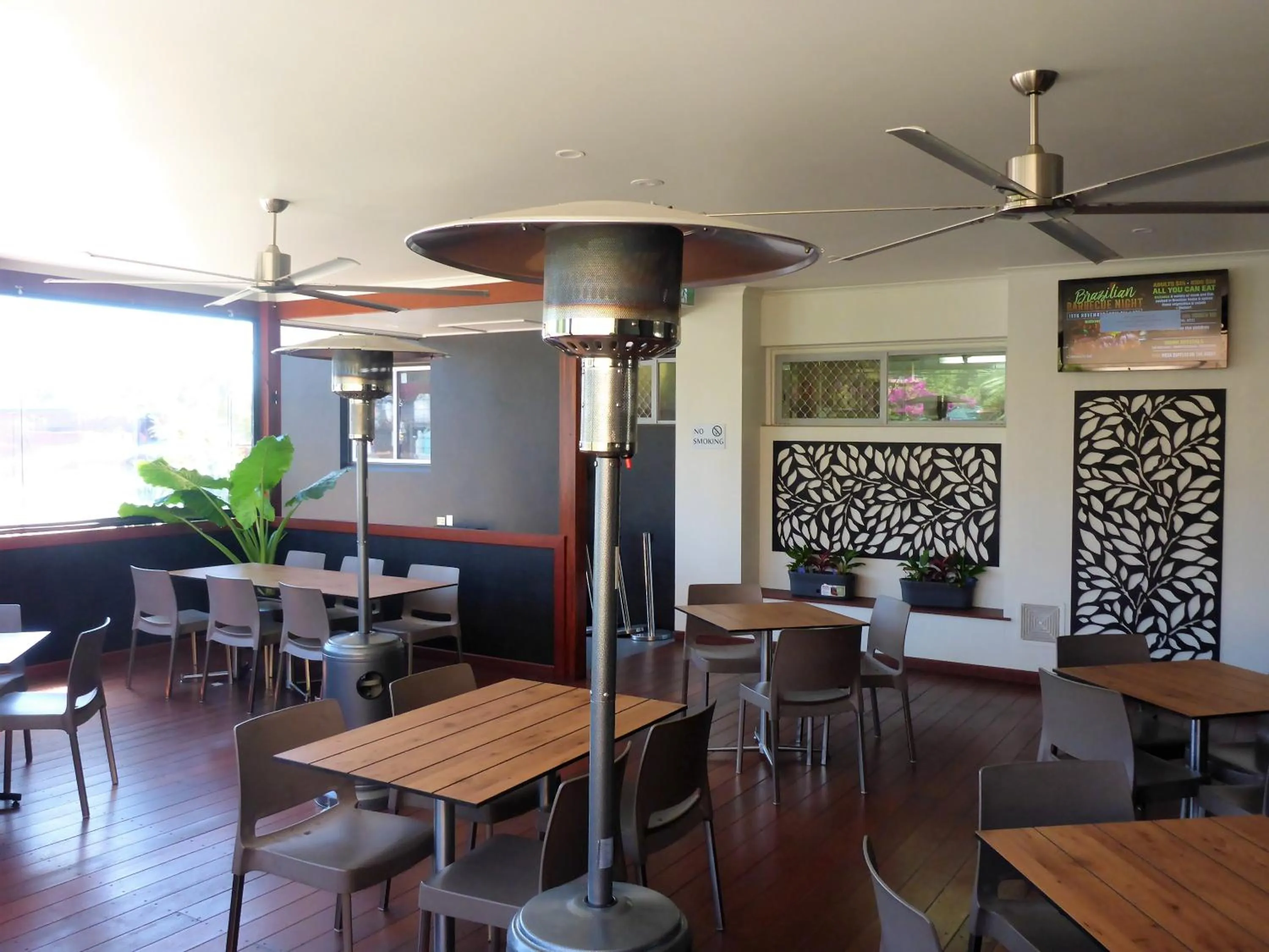 Restaurant/places to eat in The Commercial Hotel Motel