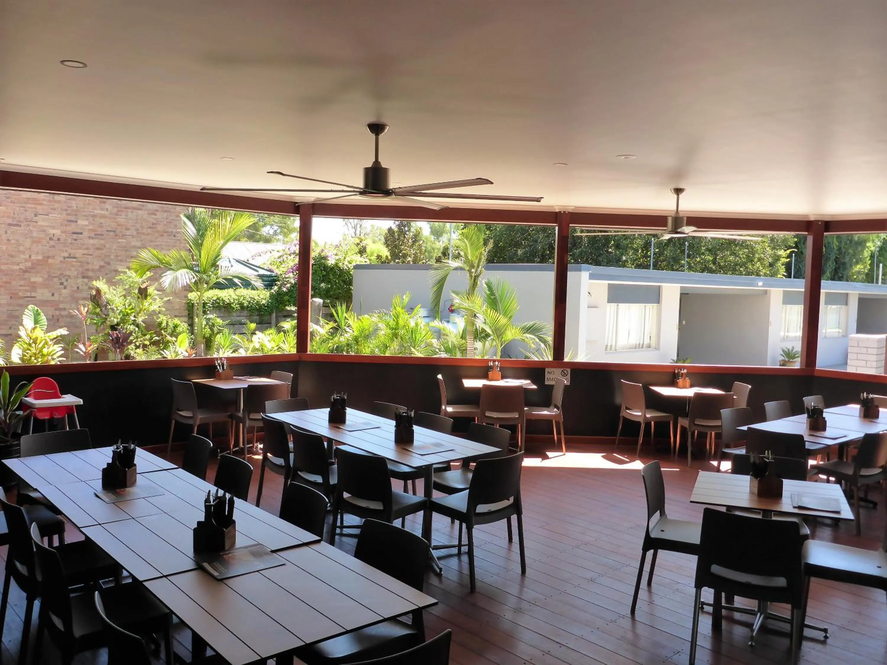 Restaurant/places to eat in The Commercial Hotel Motel