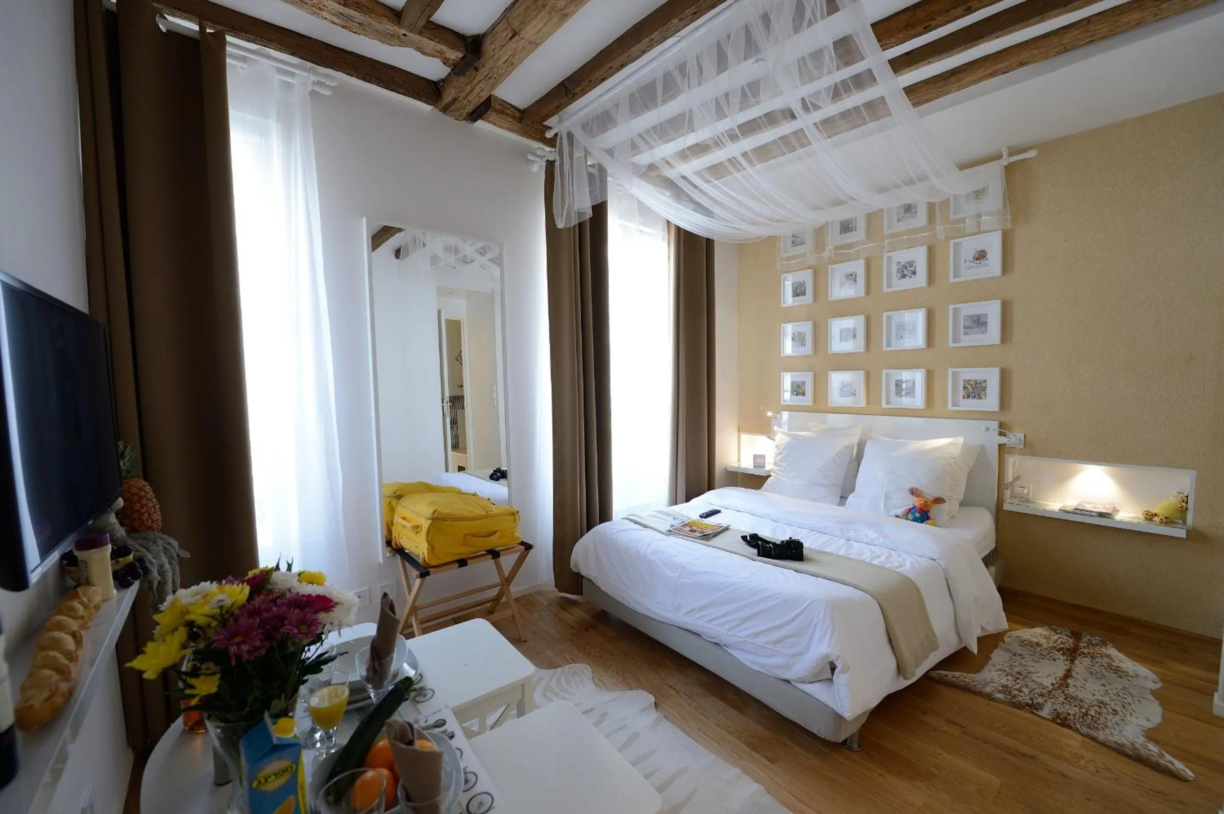 Dining area, Bed in Les Patios du Marais 2