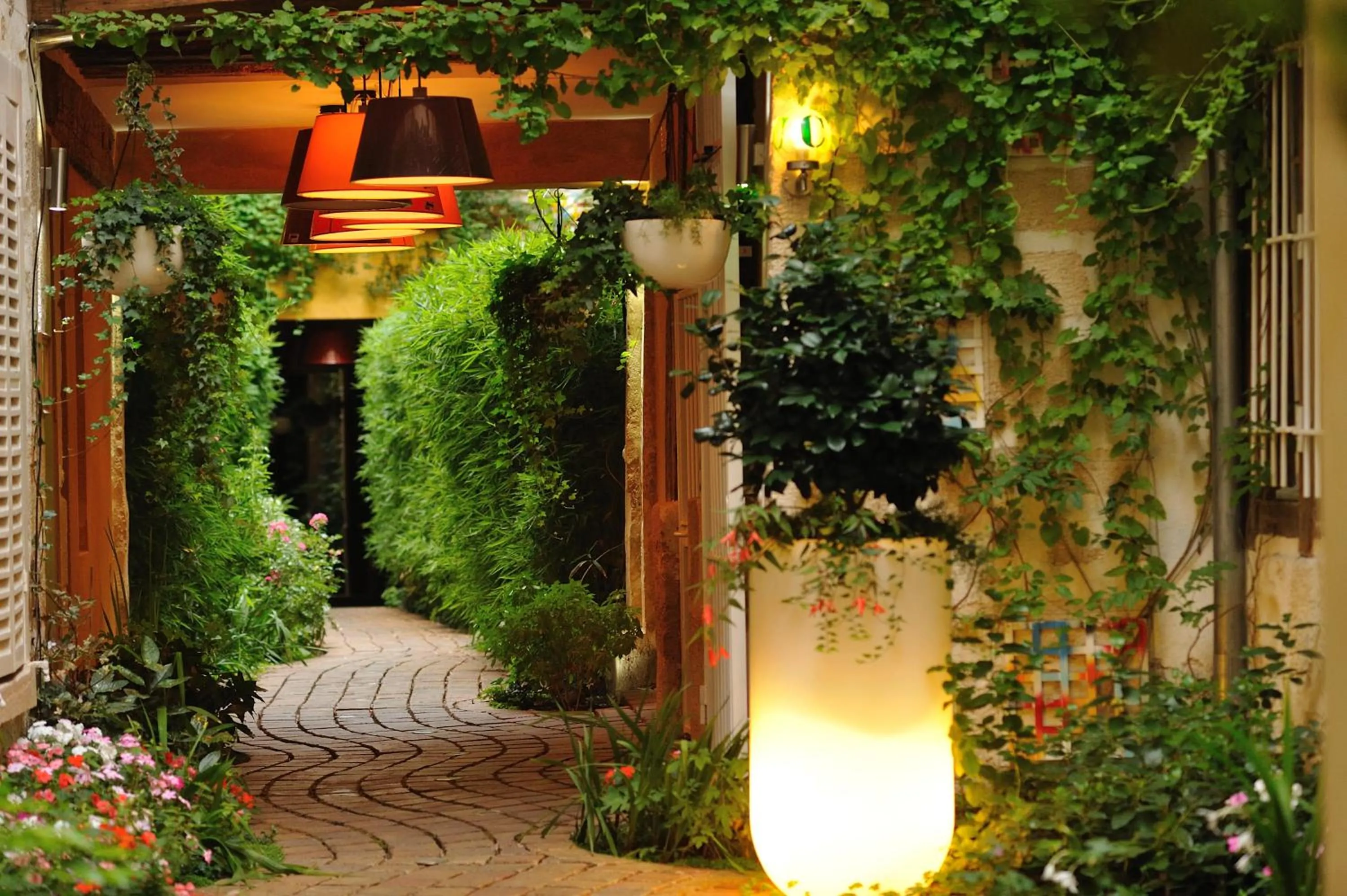 Facade/entrance in Les Patios du Marais 2