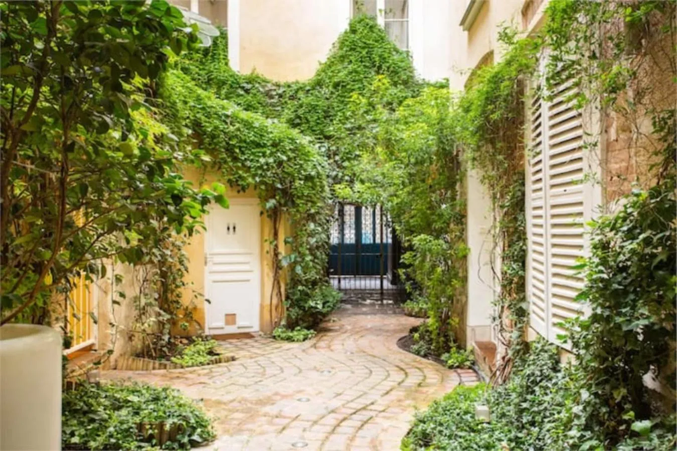 Garden in Les Patios du Marais 2