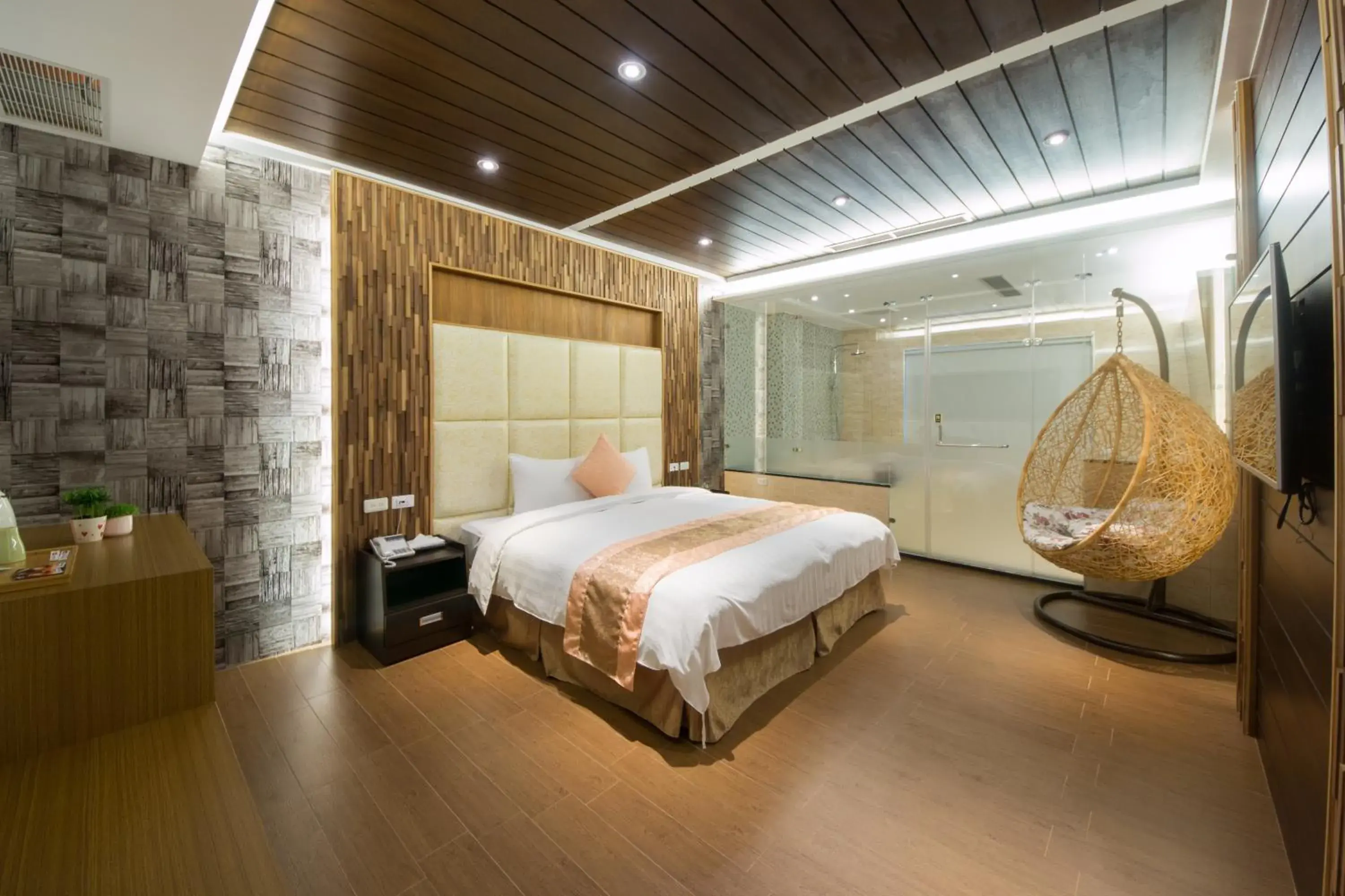 Photo of the whole room, Bed in Garden Spring Hotel Photo of the whole room, Bed in Garden Spring Hotel