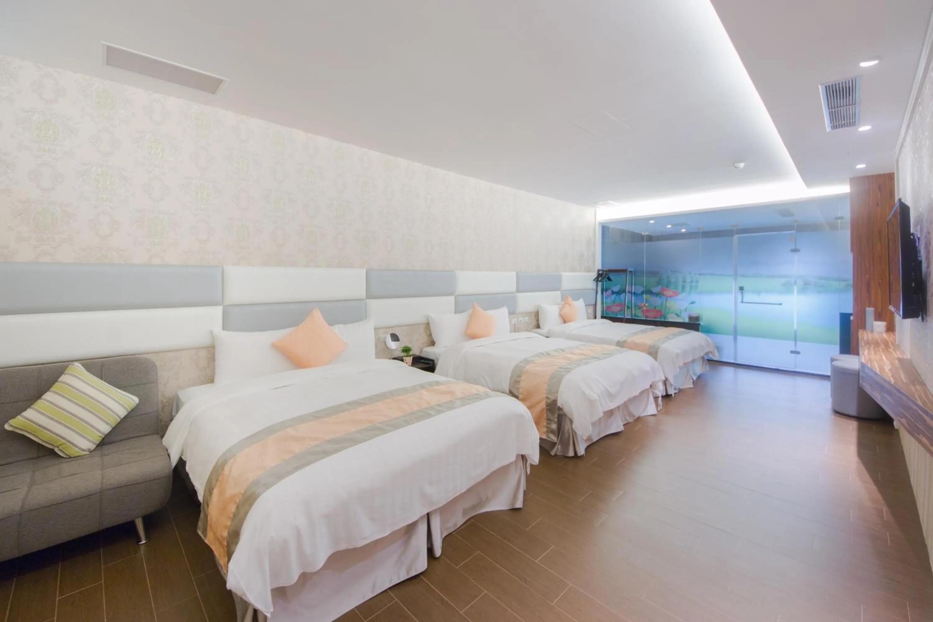 Photo of the whole room, Bed in Garden Spring Hotel