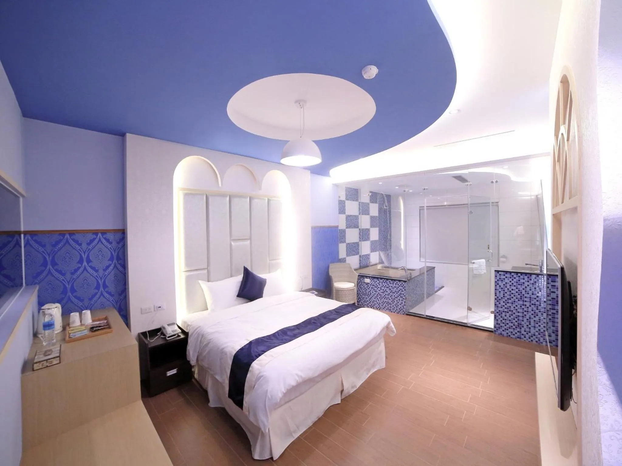 Photo of the whole room, Bed in Garden Spring Hotel