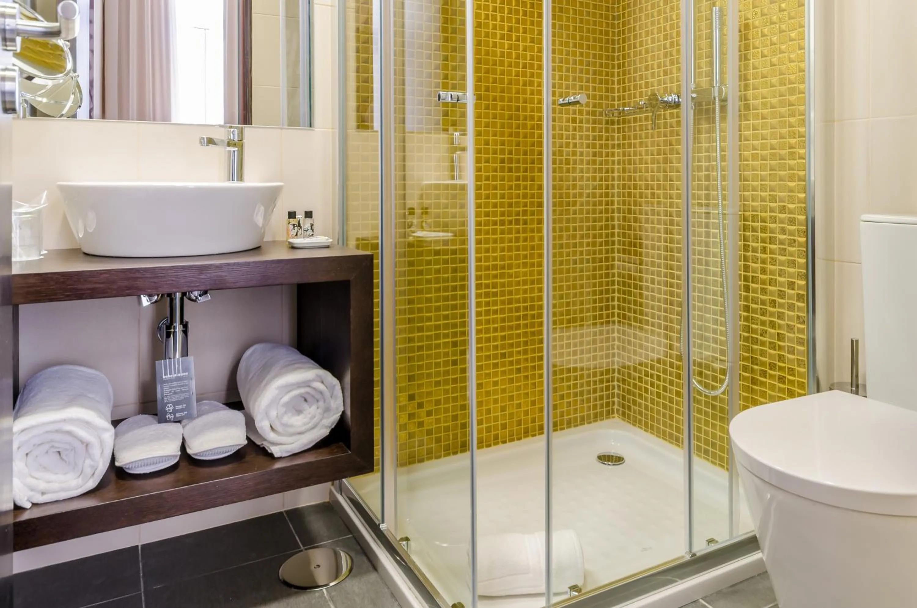 Bathroom in behotelisboa