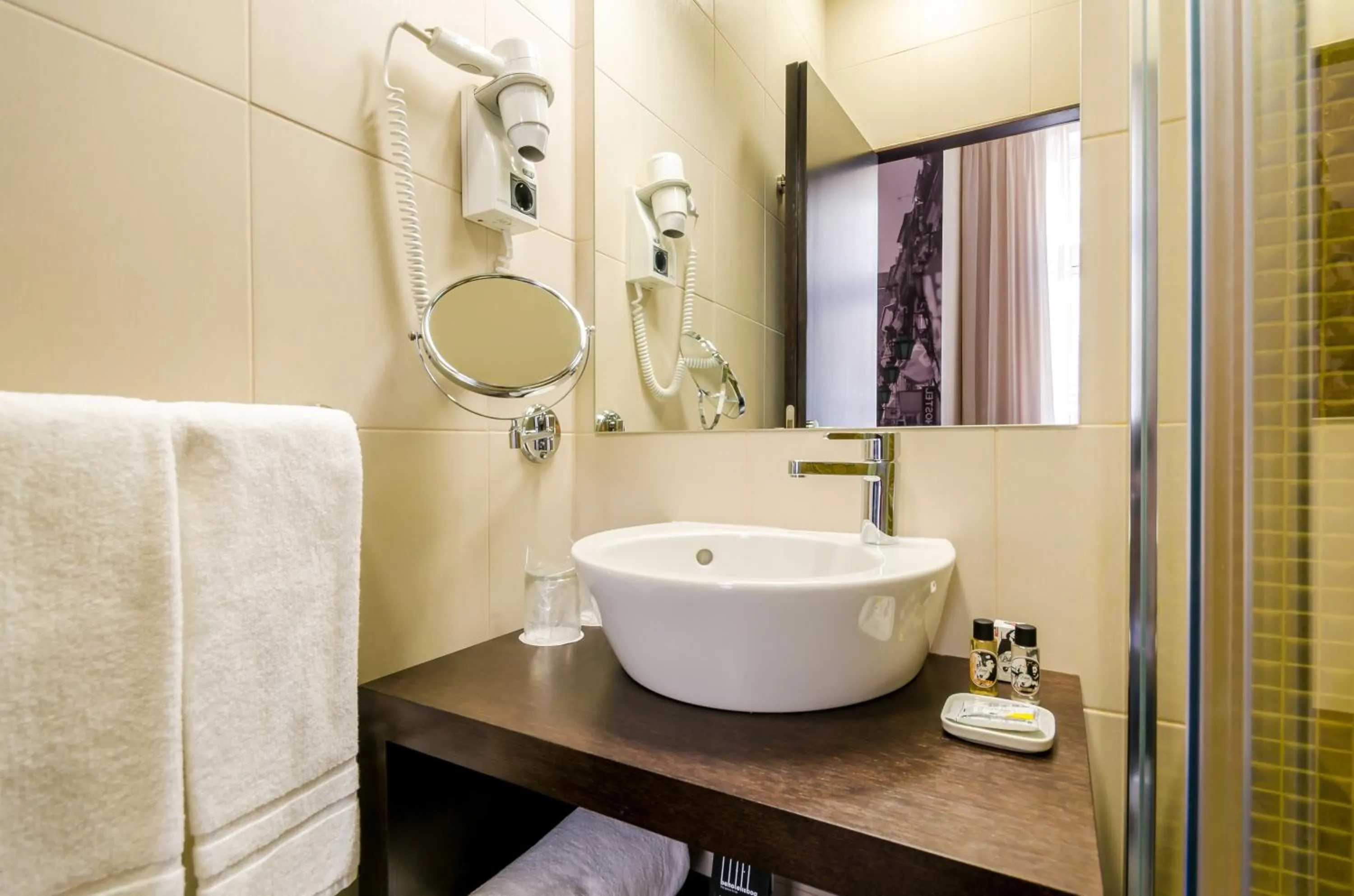 Bathroom in behotelisboa