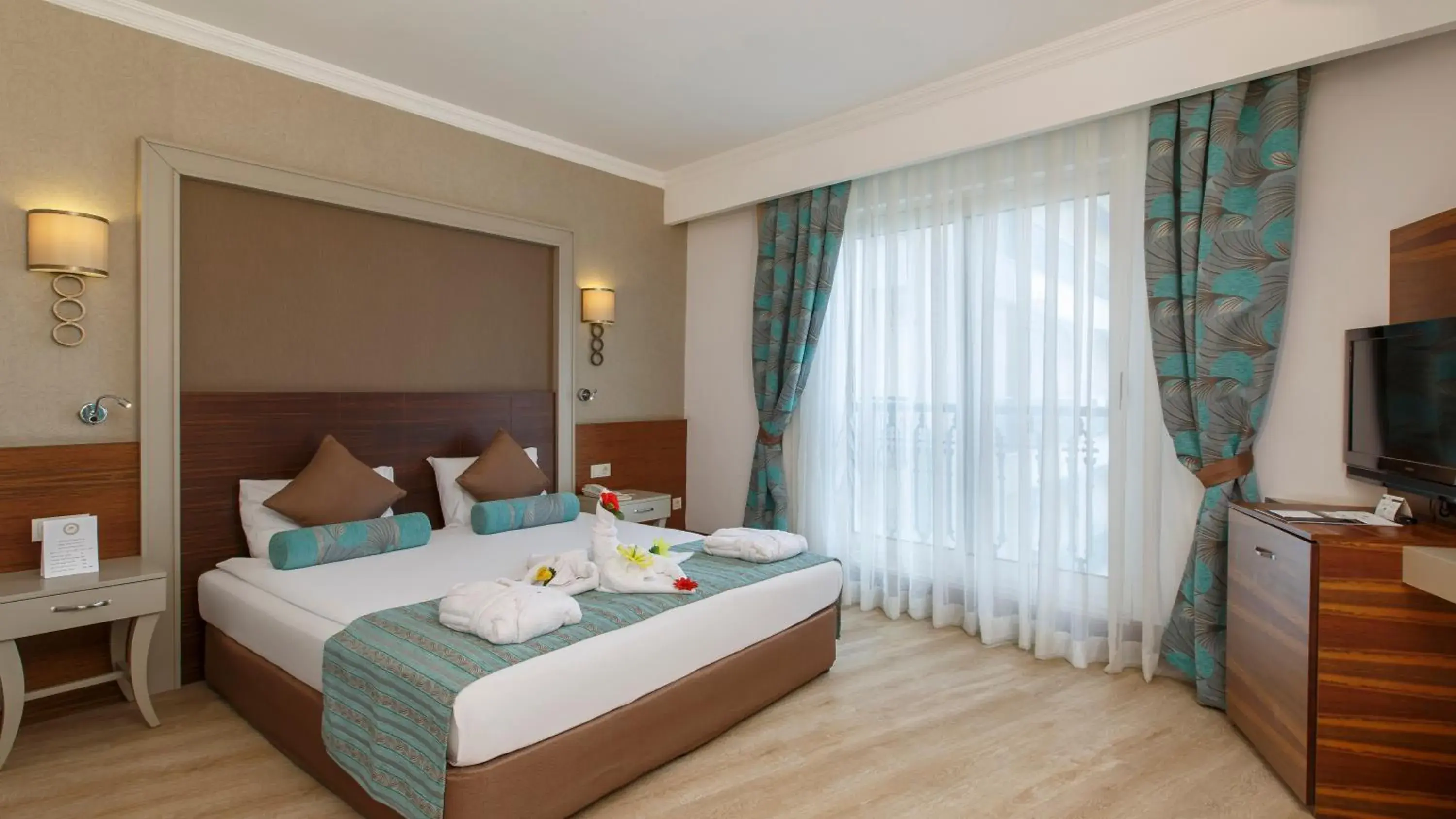 Bed in Side Crown Palace Ultra All Inclusive Bed in Side Crown Palace Ultra All Inclusive