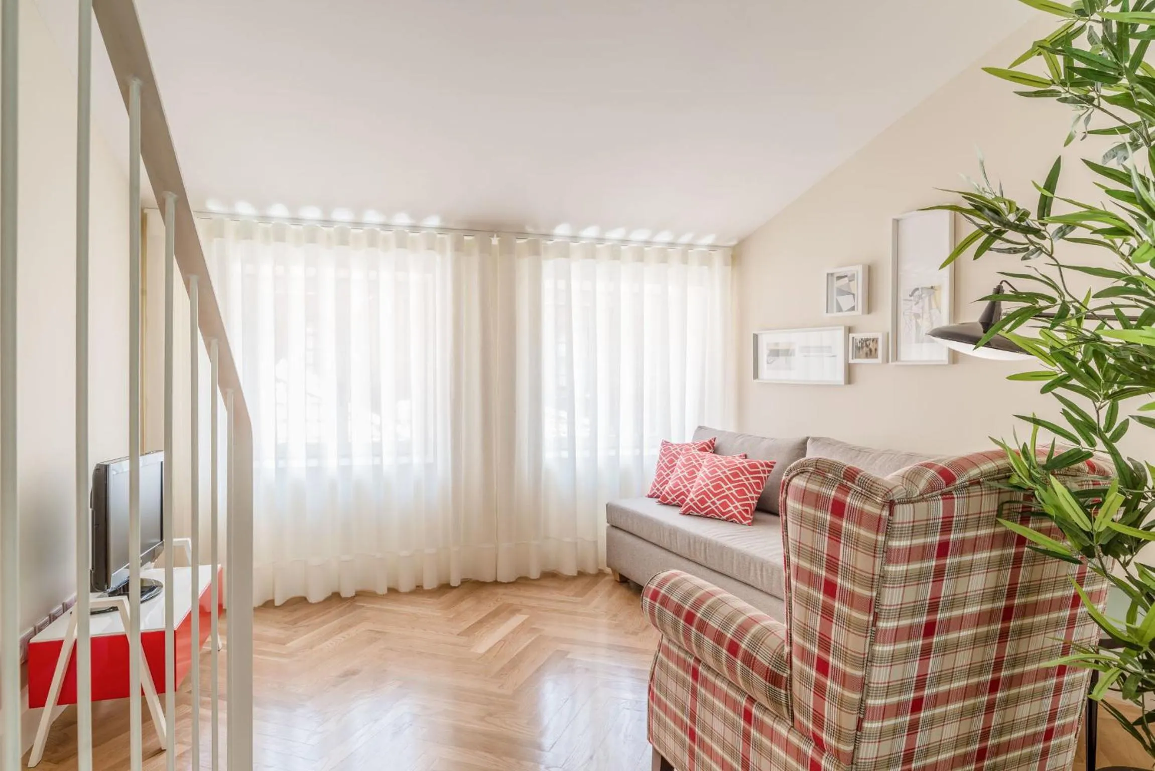 Communal lounge/ TV room in Mouzinho 160