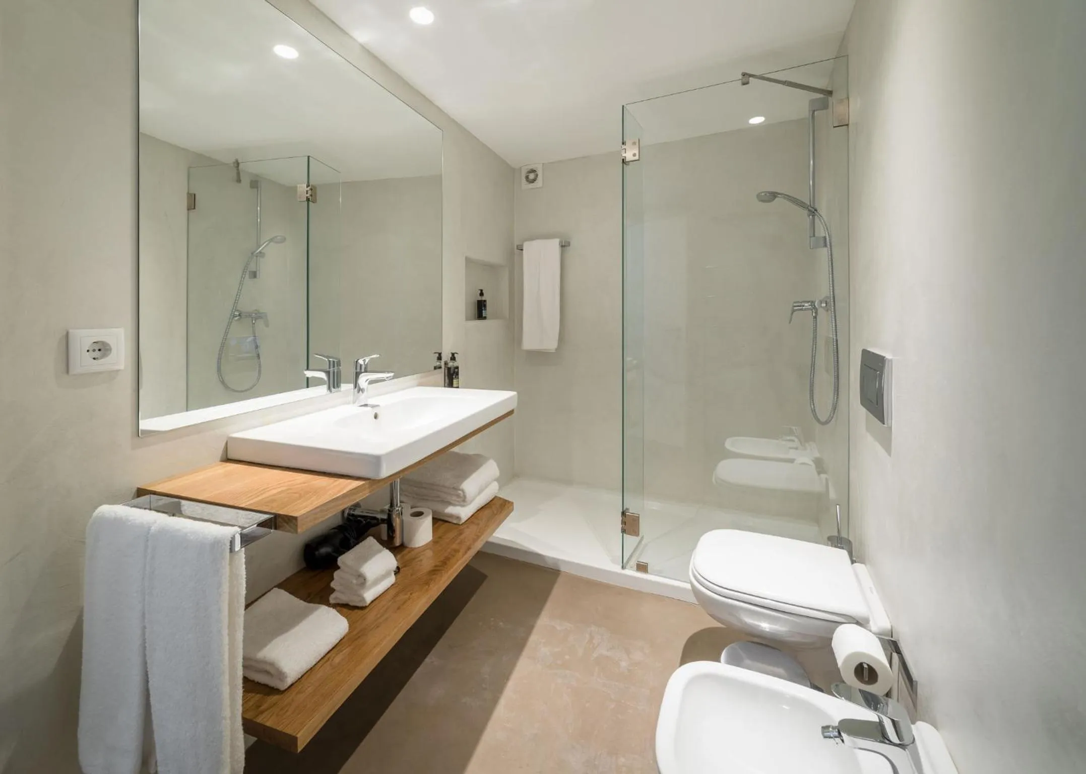 Bathroom in Mouzinho 160