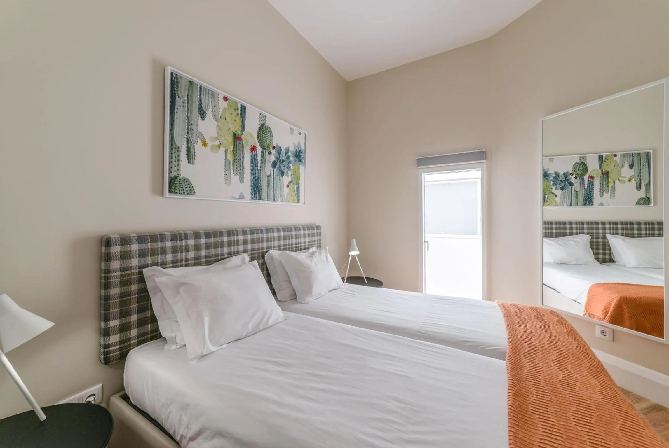 Photo of the whole room, Bed in Mouzinho 160