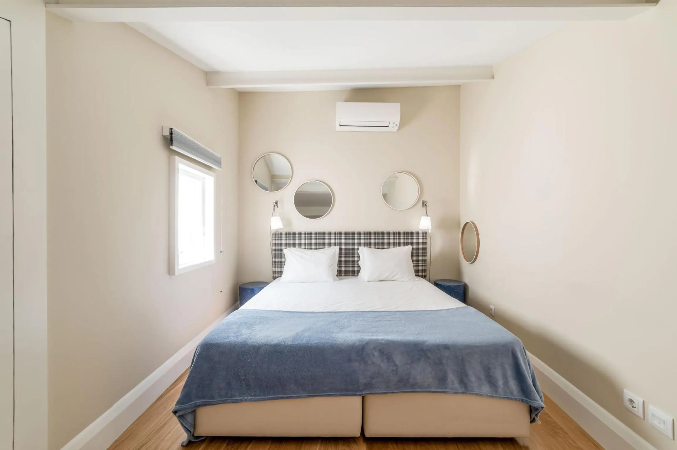 Photo of the whole room, Bed in Mouzinho 160