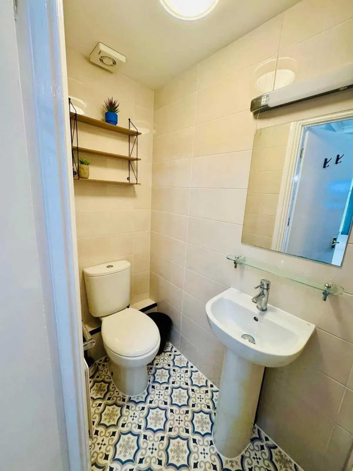 Double Room with Private Bathroom in Sachi Hotel Double Room with Private Bathroom in Sachi Hotel