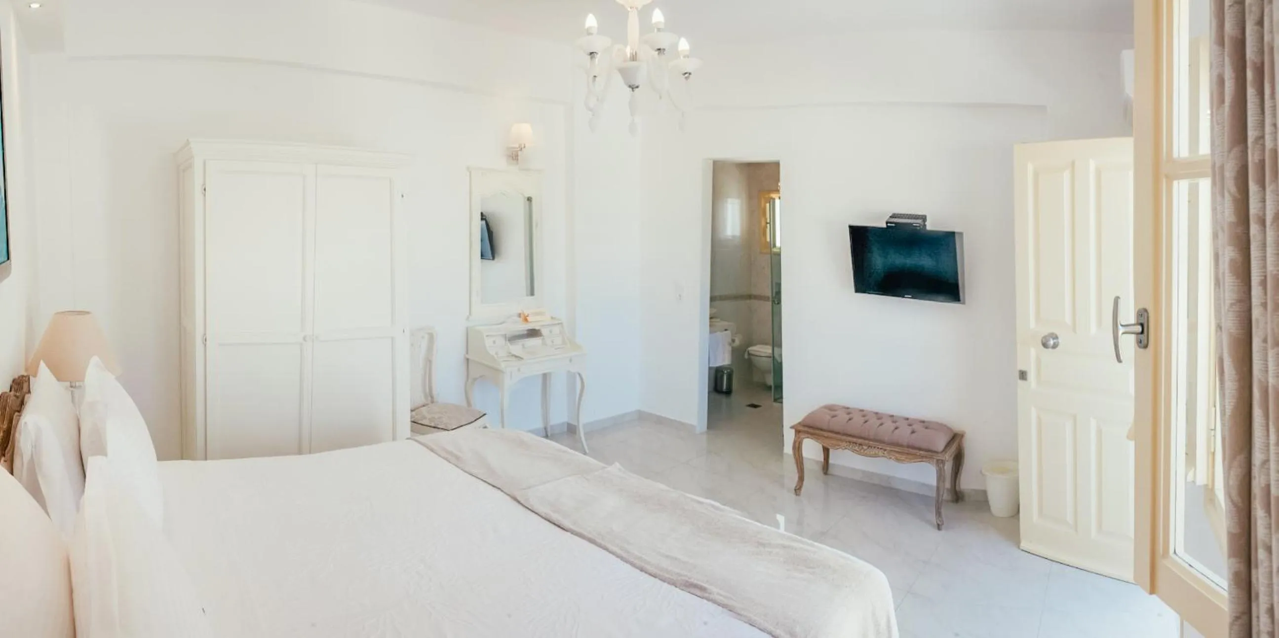 Photo of the whole room, Bed in The White Suites