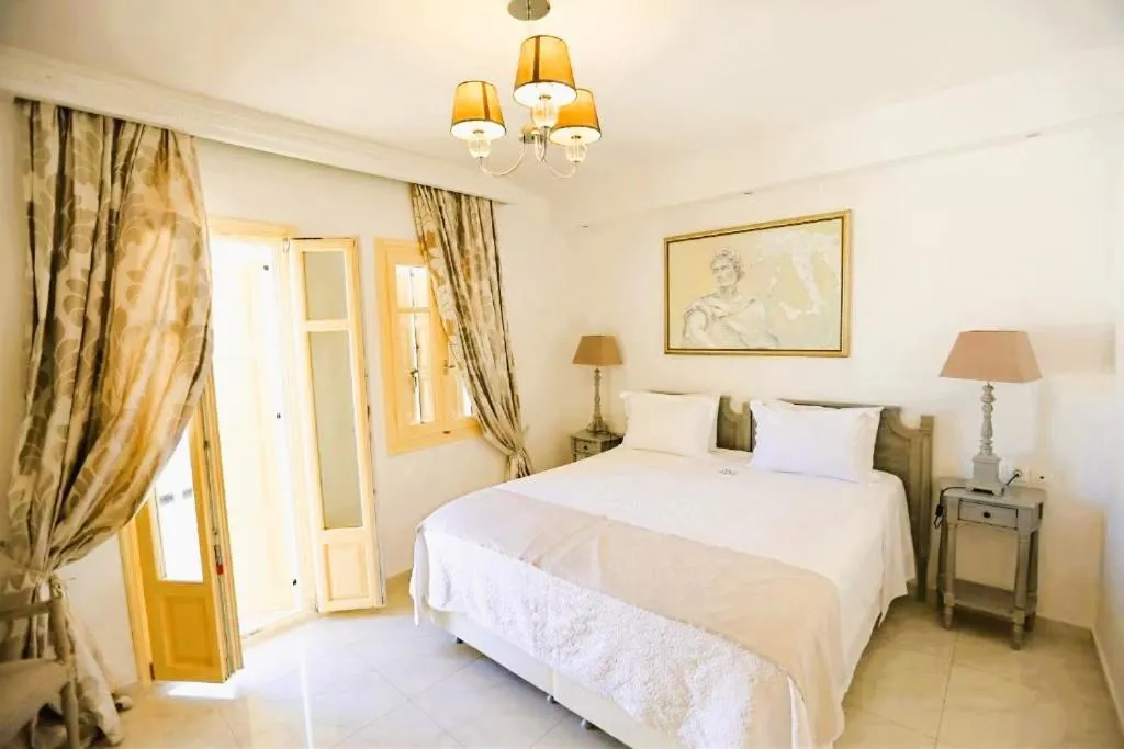 Bedroom, Bed in The White Suites