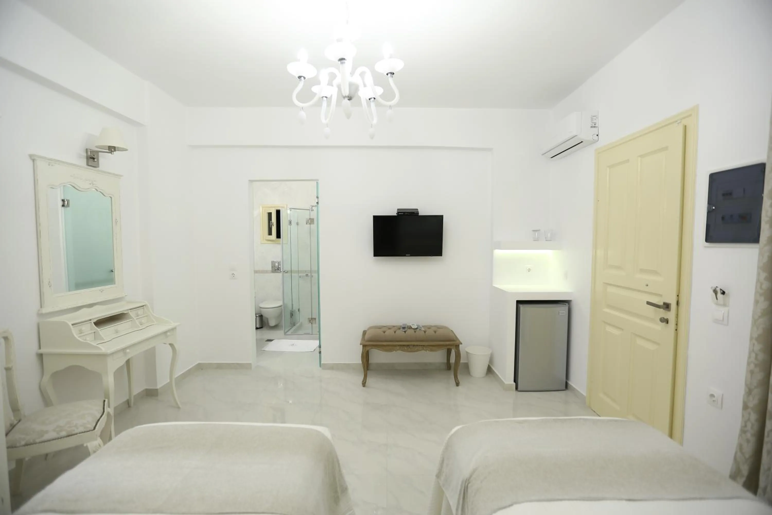Photo of the whole room in The White Suites