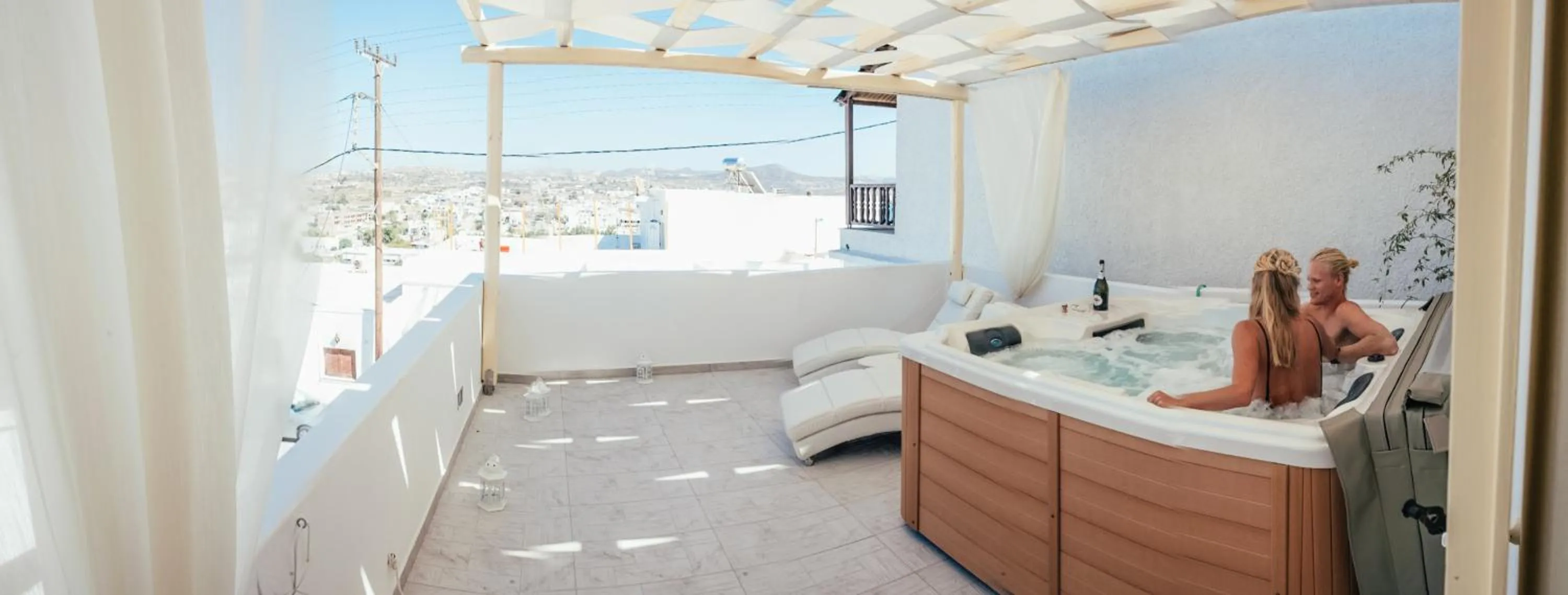 Balcony/Terrace, Bed in The White Suites