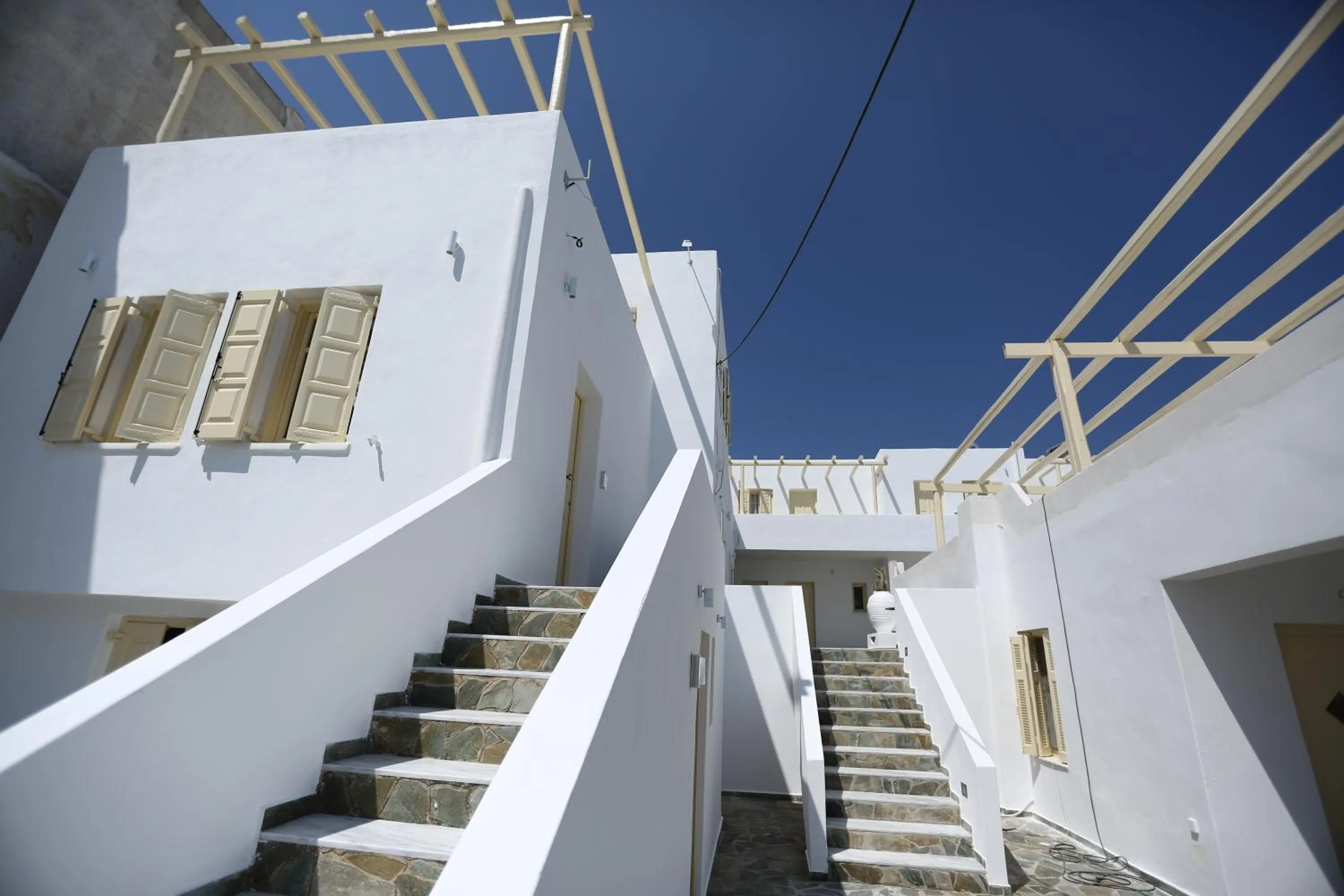 Facade/entrance in The White Suites