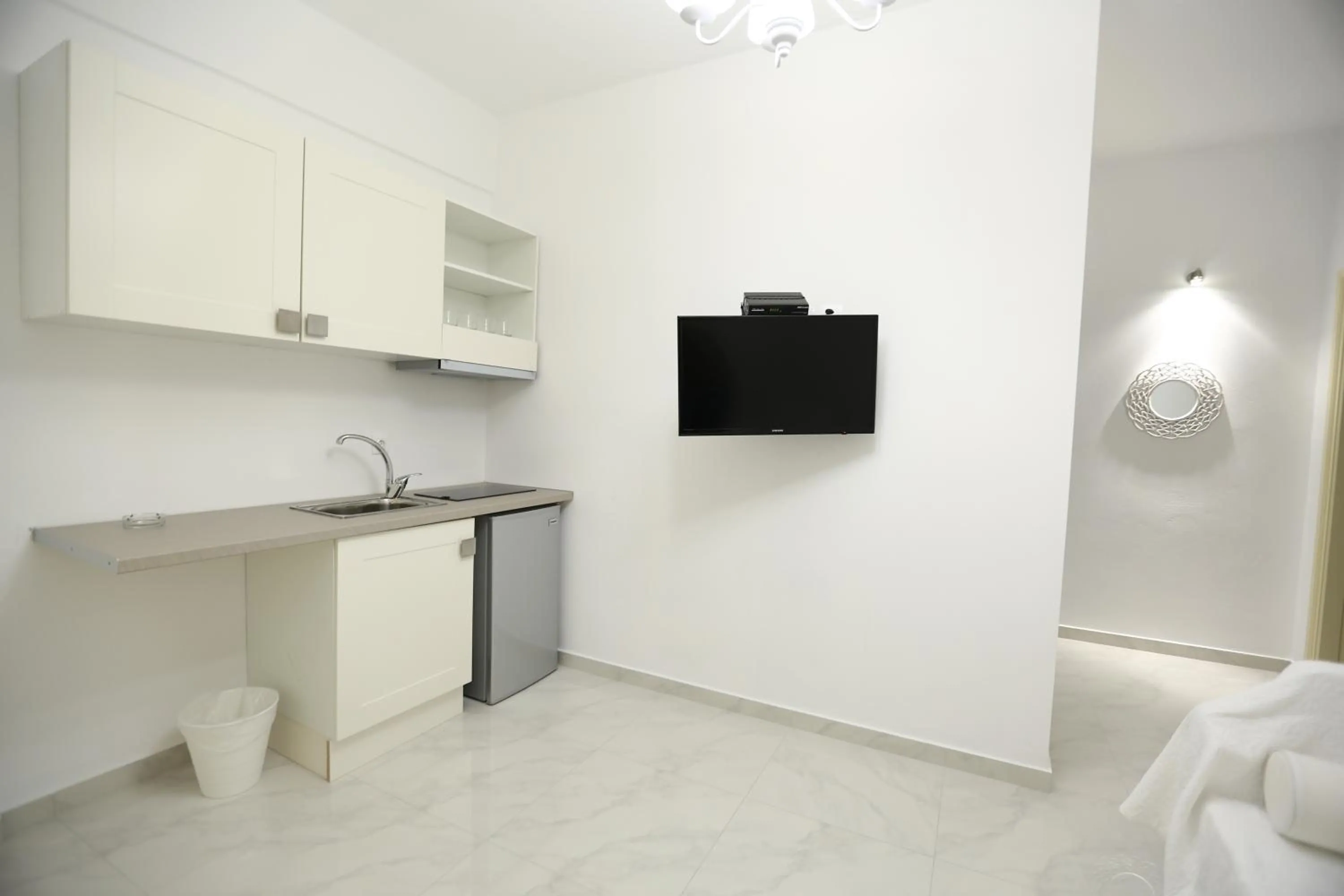 Kitchen or kitchenette in The White Suites