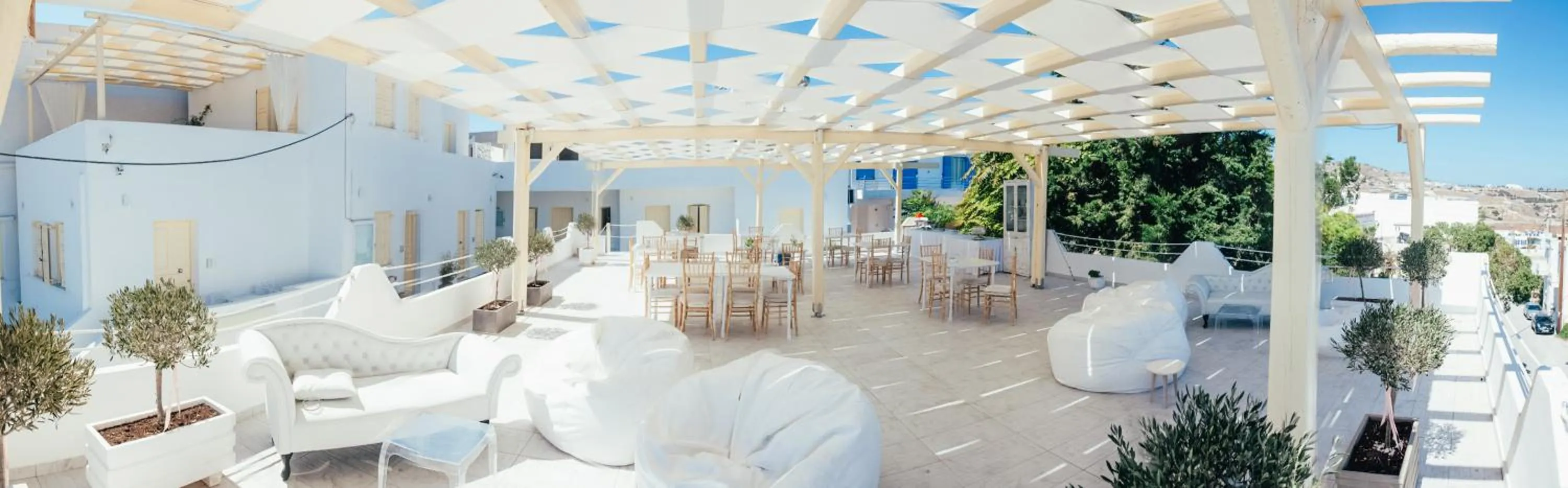 Restaurant/places to eat in The White Suites