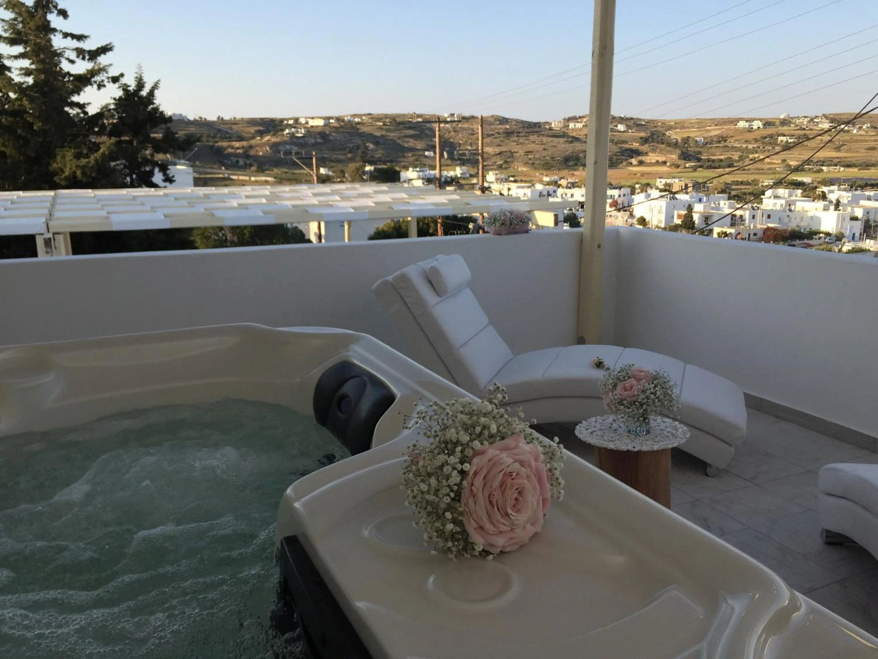 Hot Tub in The White Suites
