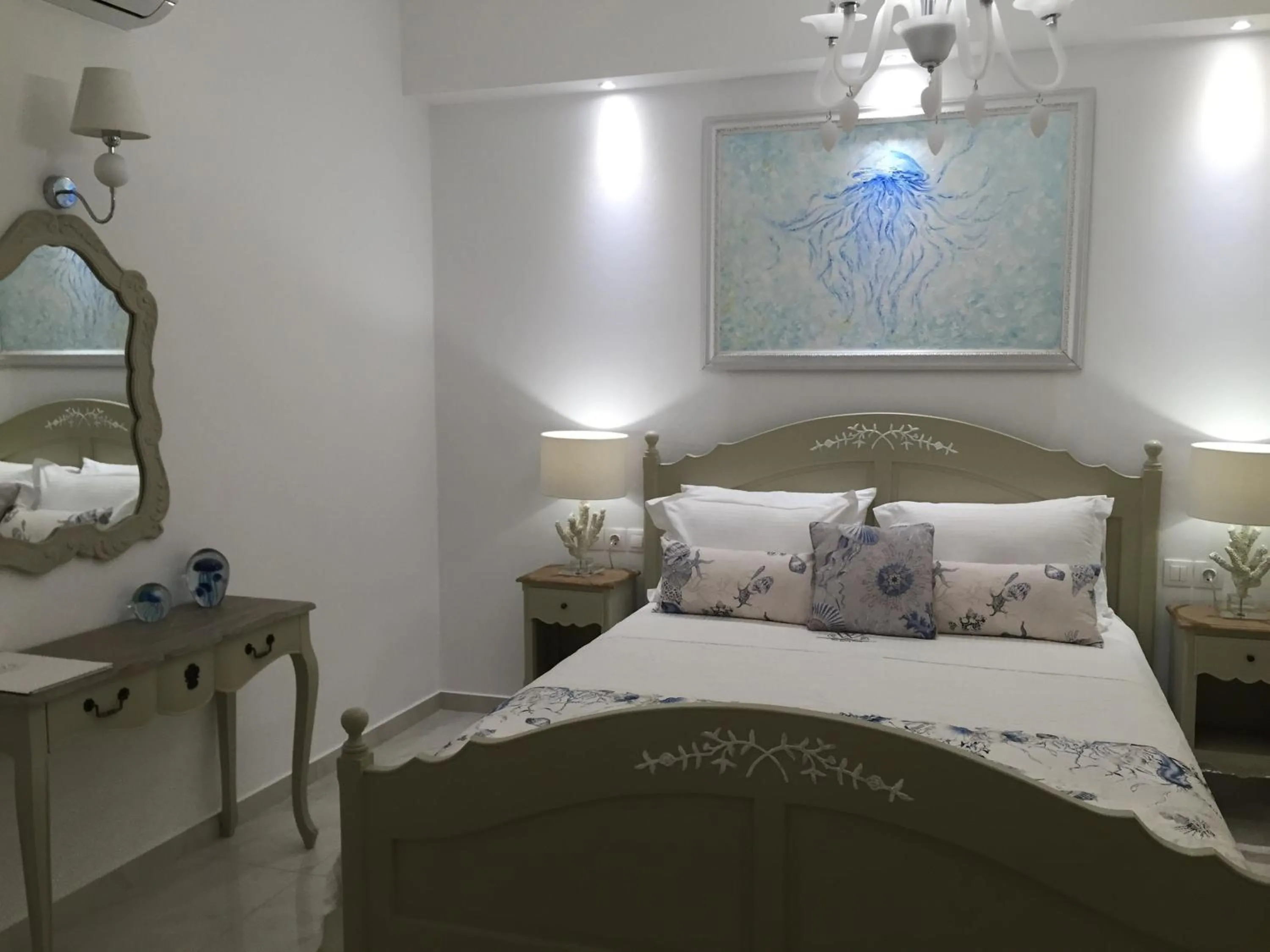 Bed in The White Suites