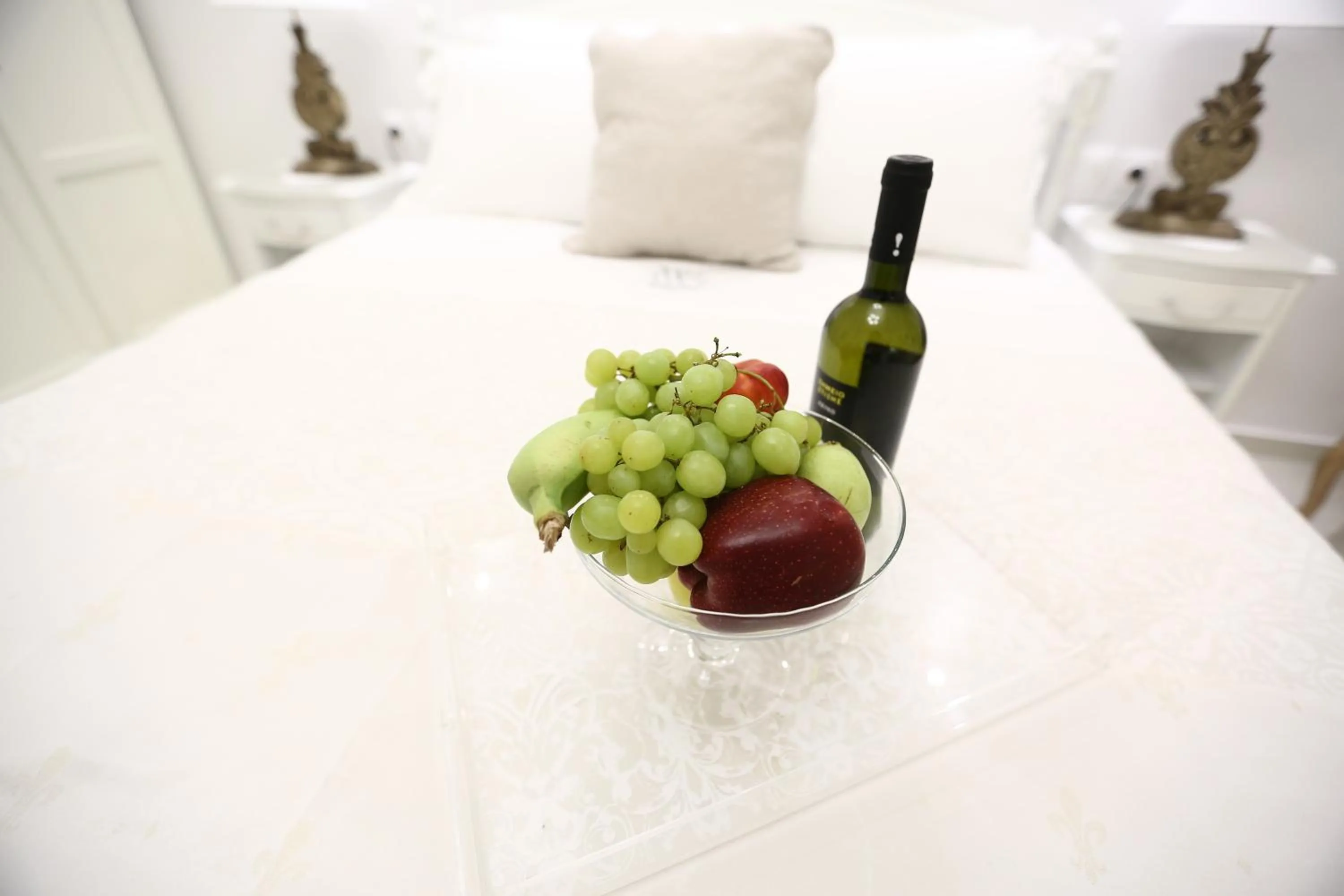 Food and drinks, Bed in The White Suites