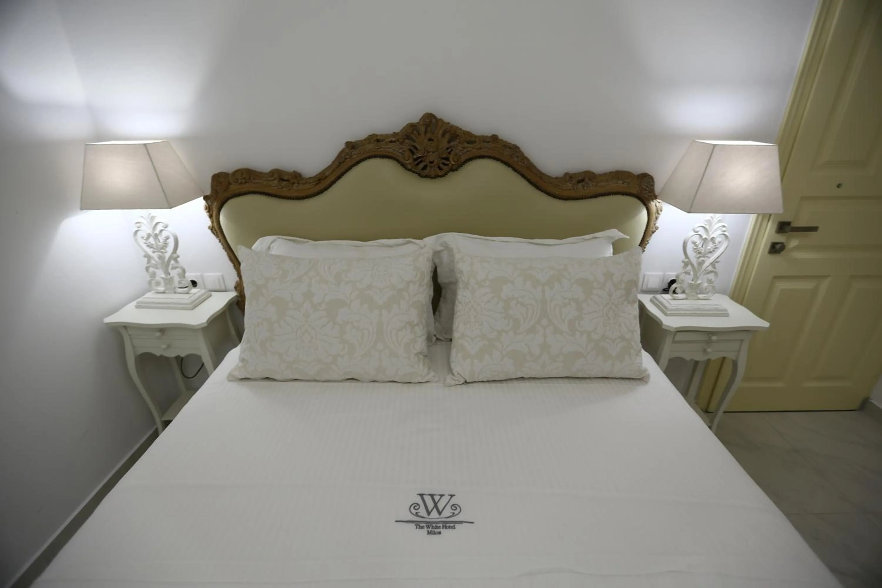 Bed in The White Suites