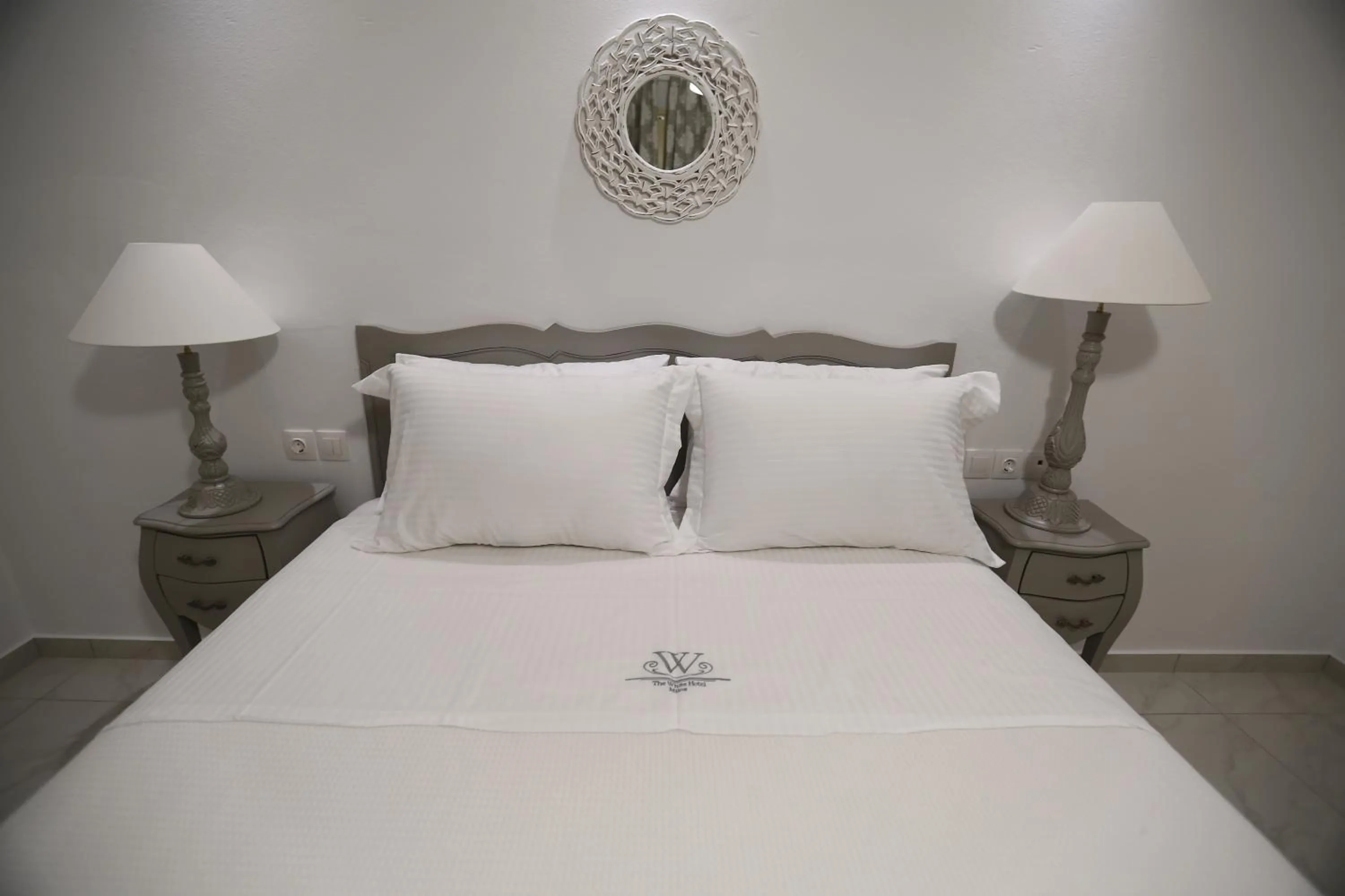 Bed in The White Suites