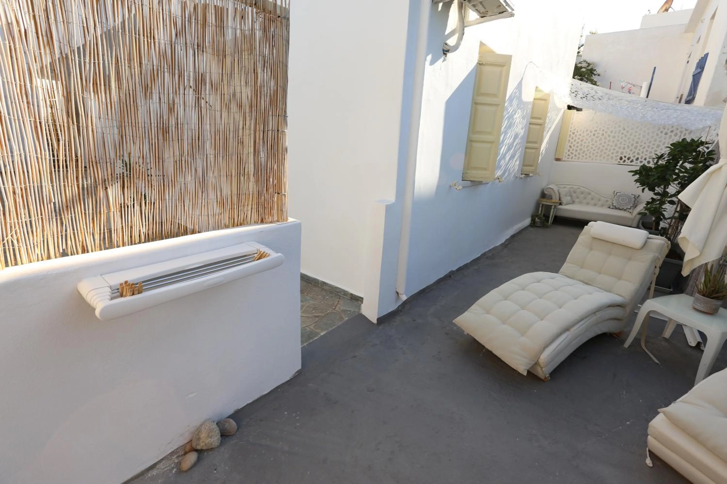 Balcony/Terrace, Bed in The White Suites